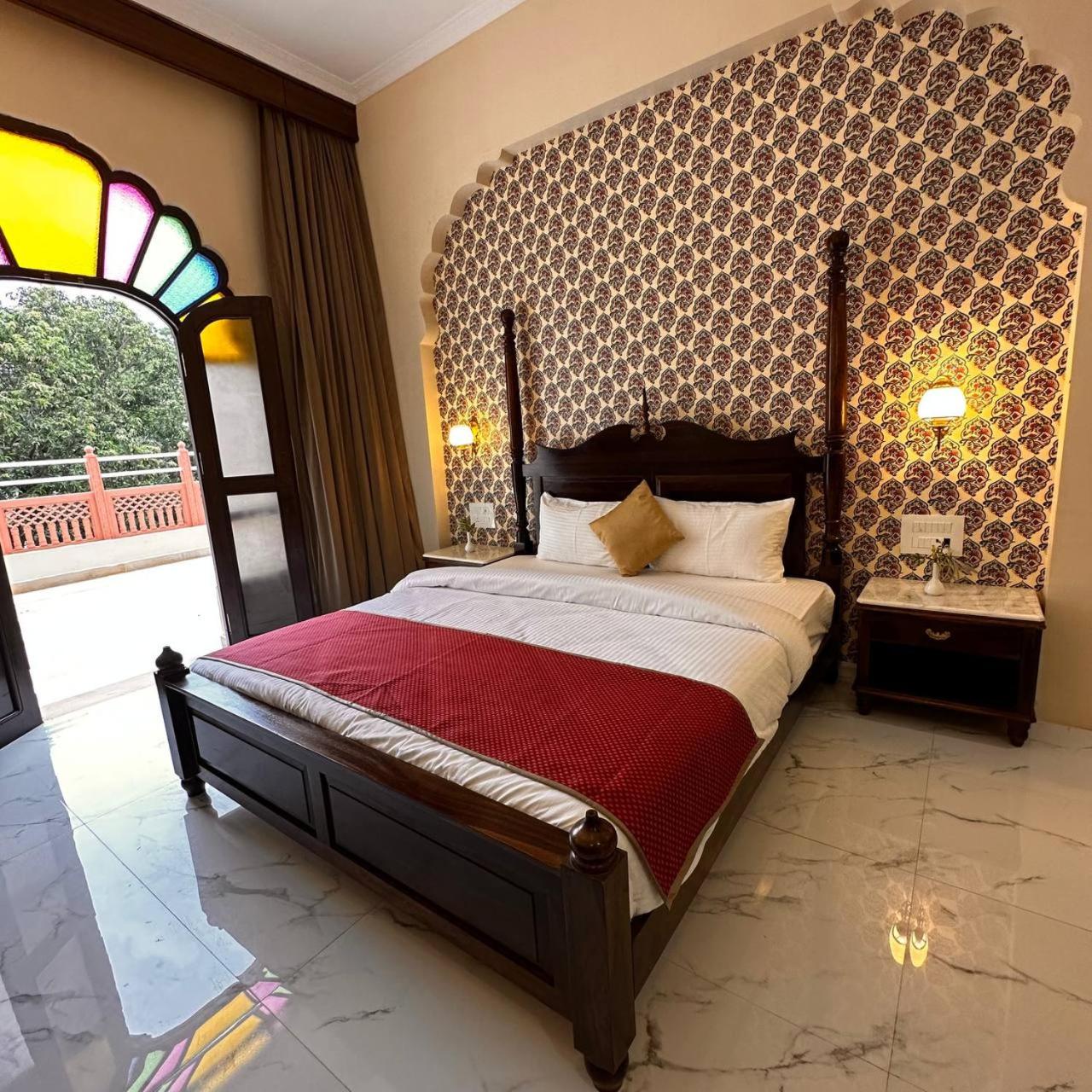 Deluxe King Room photo 2