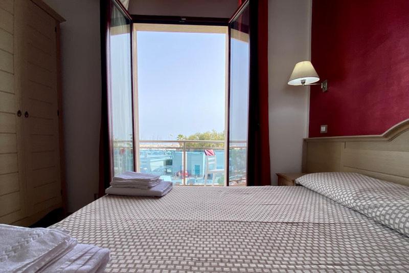 Double Room with Balcony and Sea View photo 3