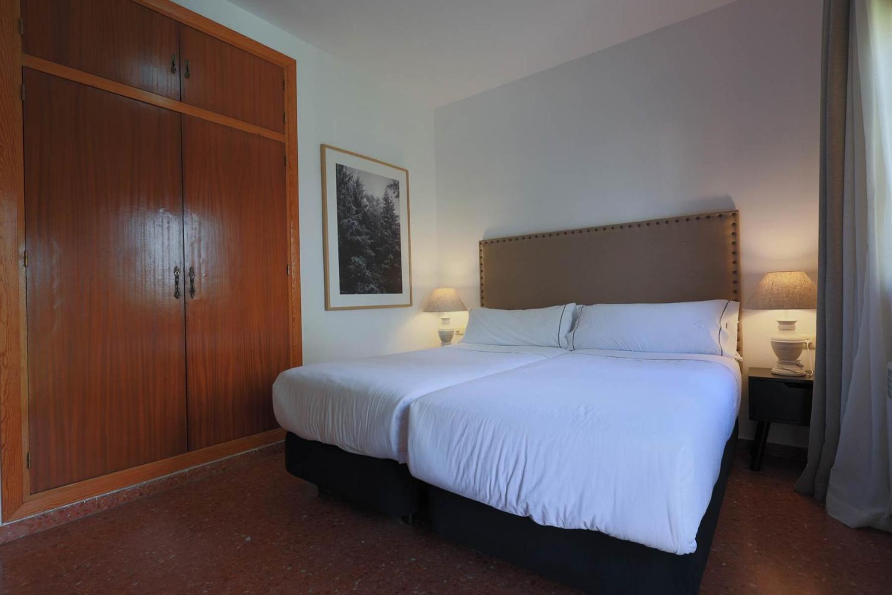 Double or Twin Room - Photo 6