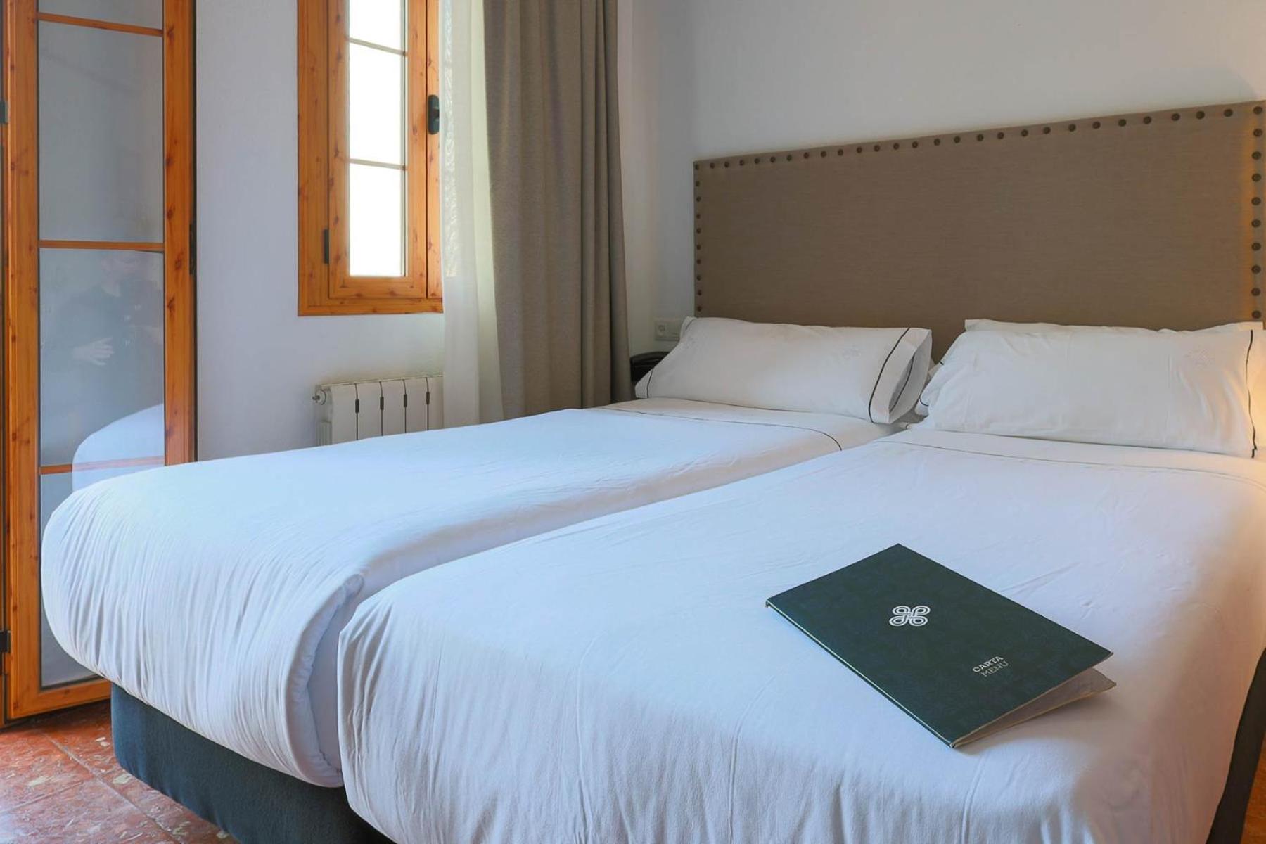 Double or Twin Room - Photo 7