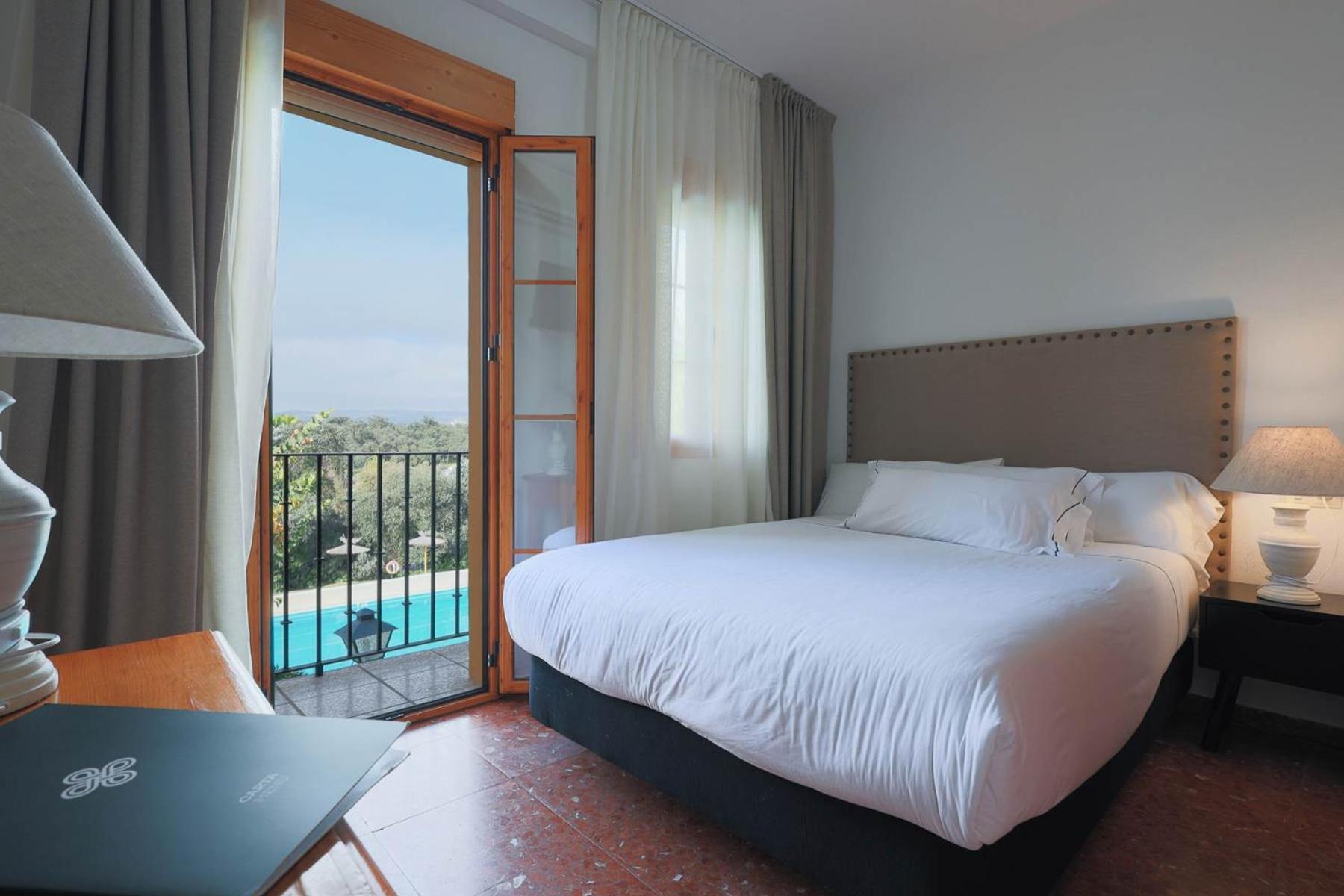 Double or Twin Room - Photo 12