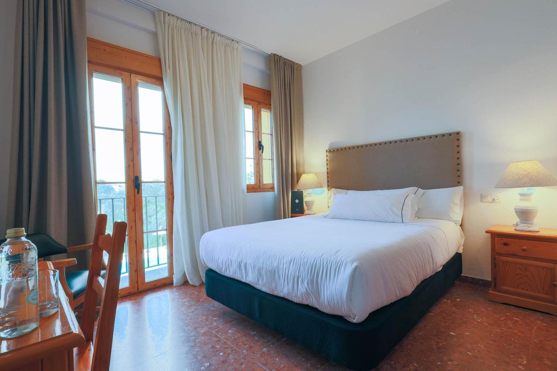 Double or Twin Room - Photo 10