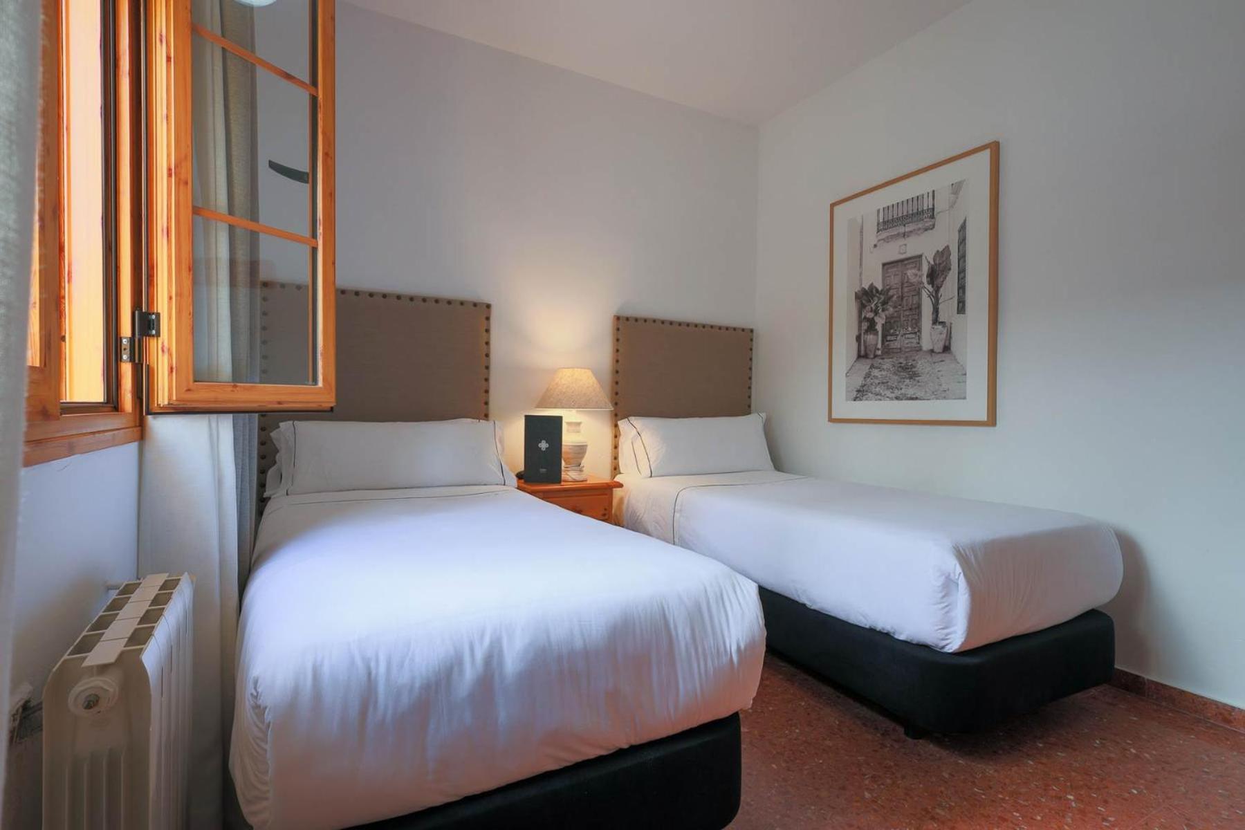 Double or Twin Room - Photo 2