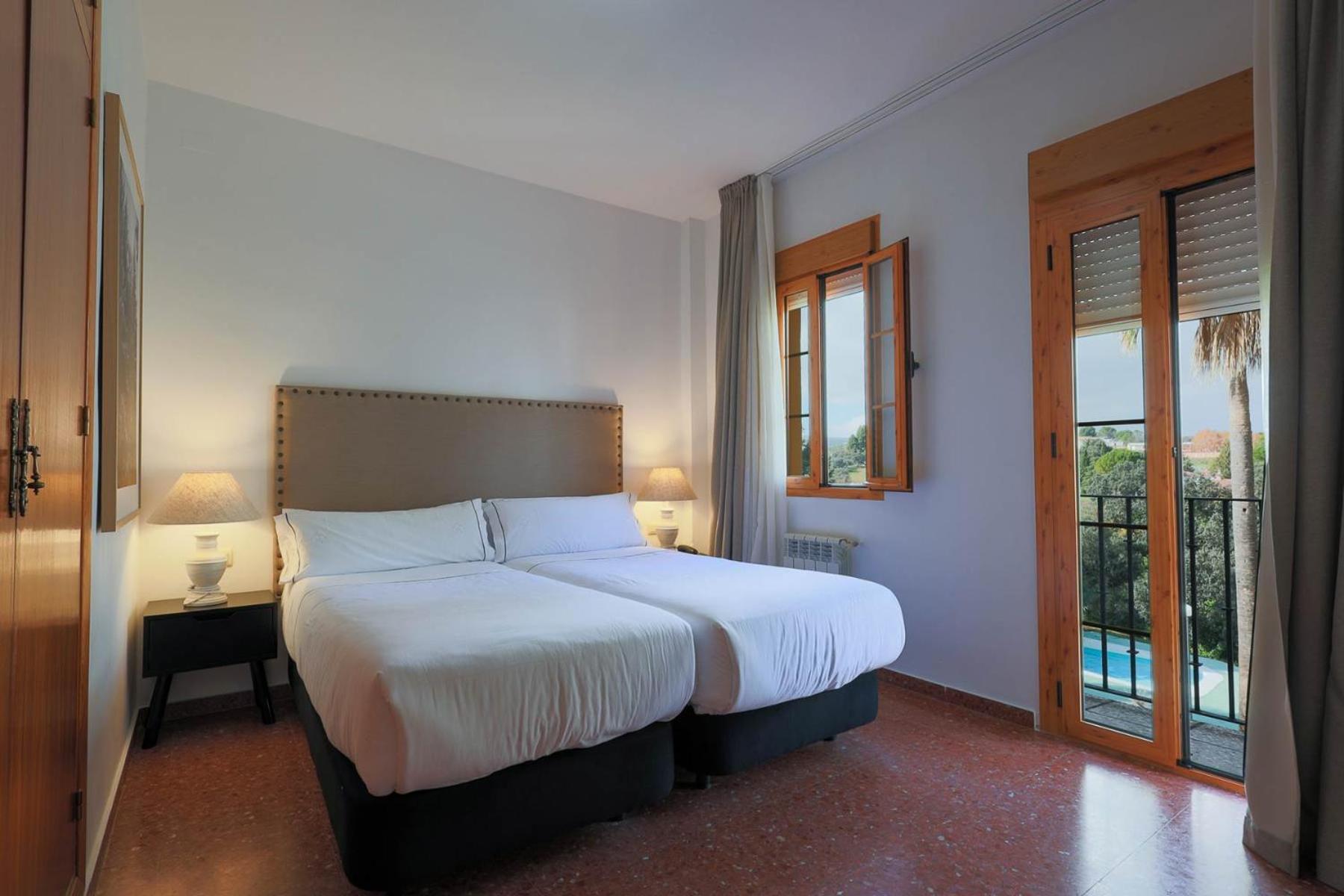 Double or Twin Room - Photo 8
