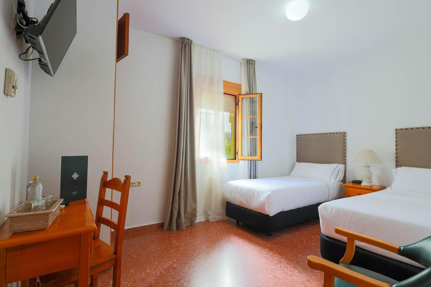 Double or Twin Room - Photo 13