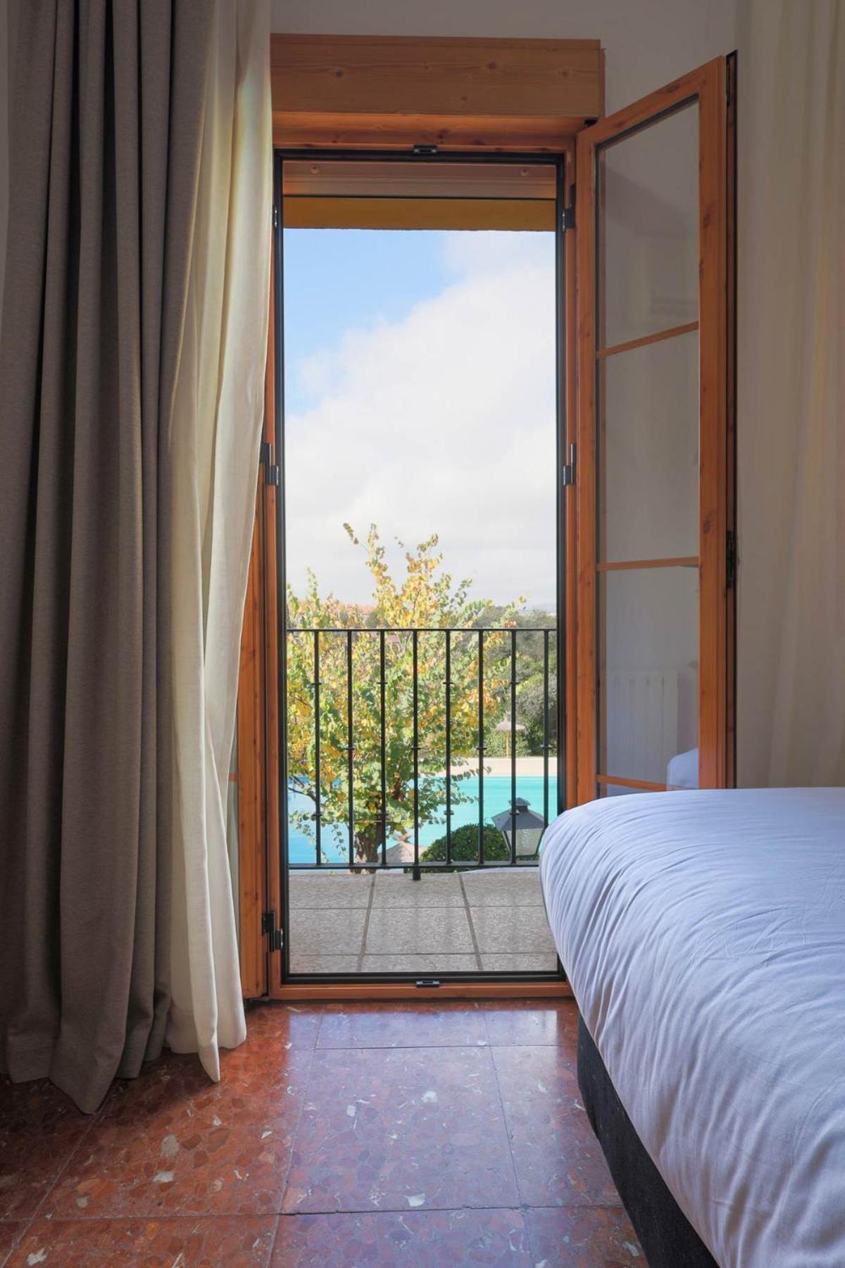 Double or Twin Room - Photo 9