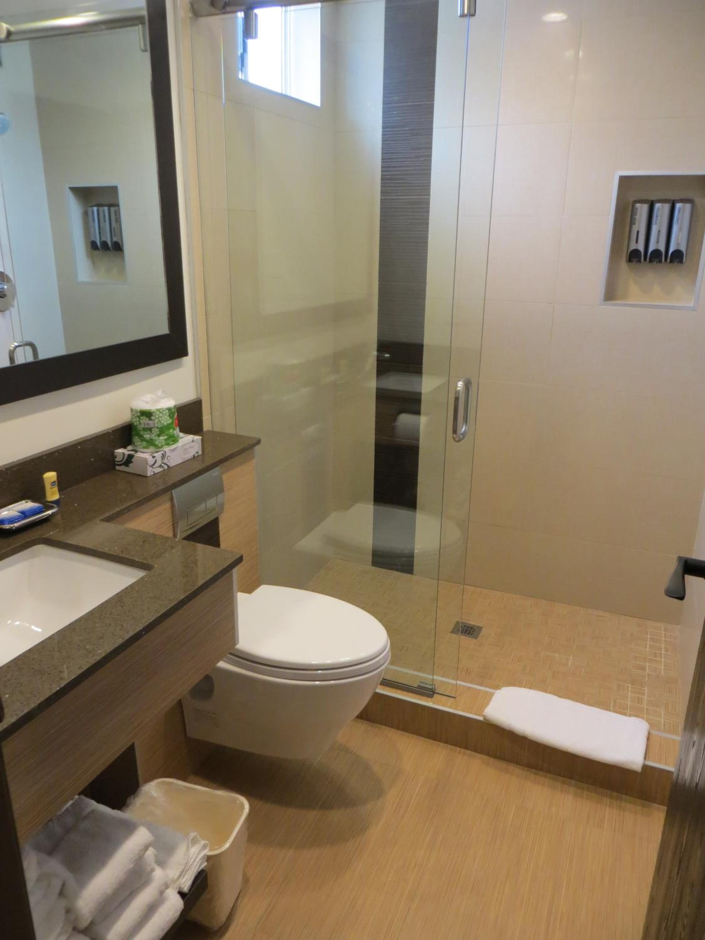 Queen Room with Spa Bath