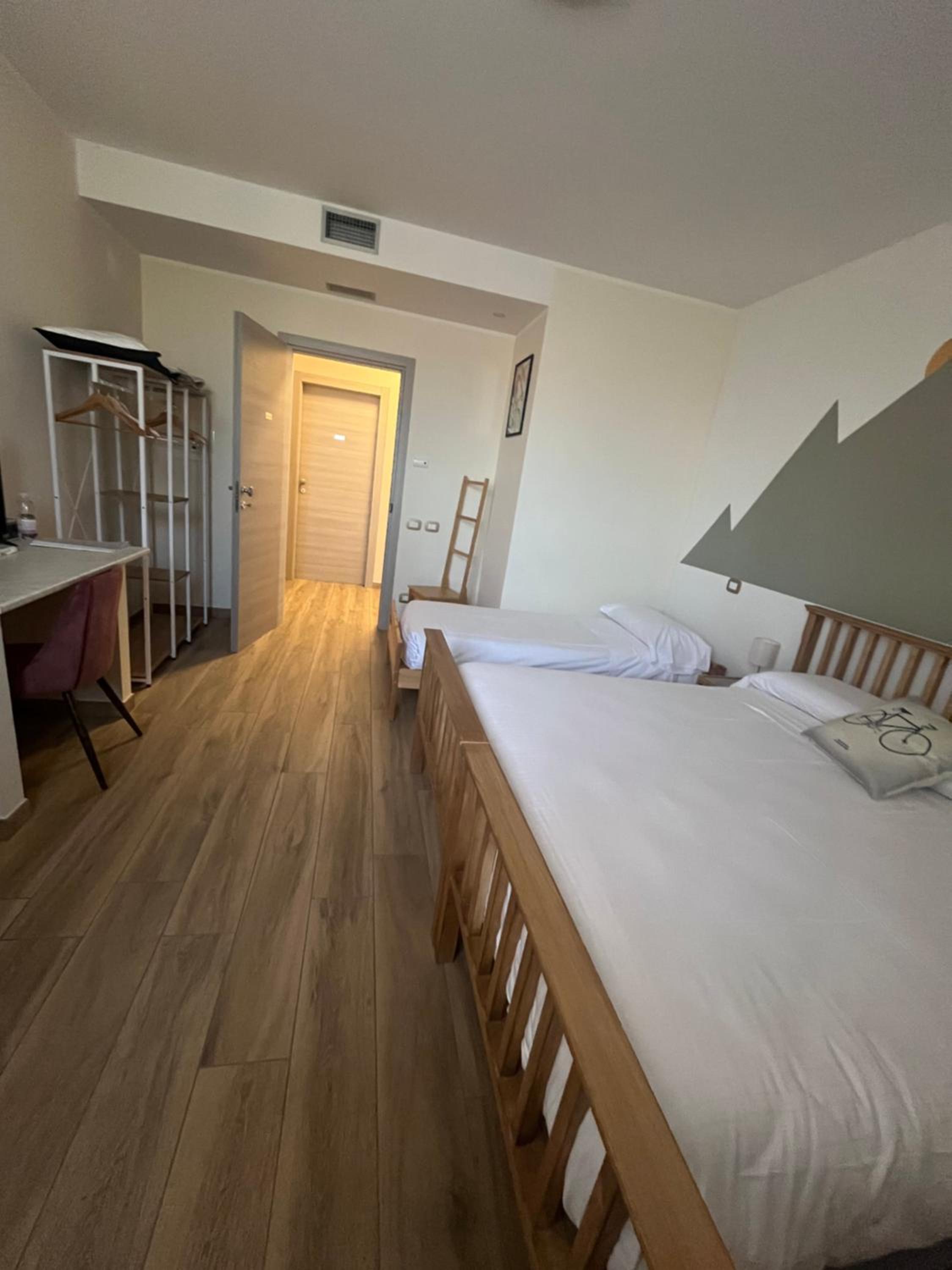 Deluxe Double or Twin Room - Photo 6