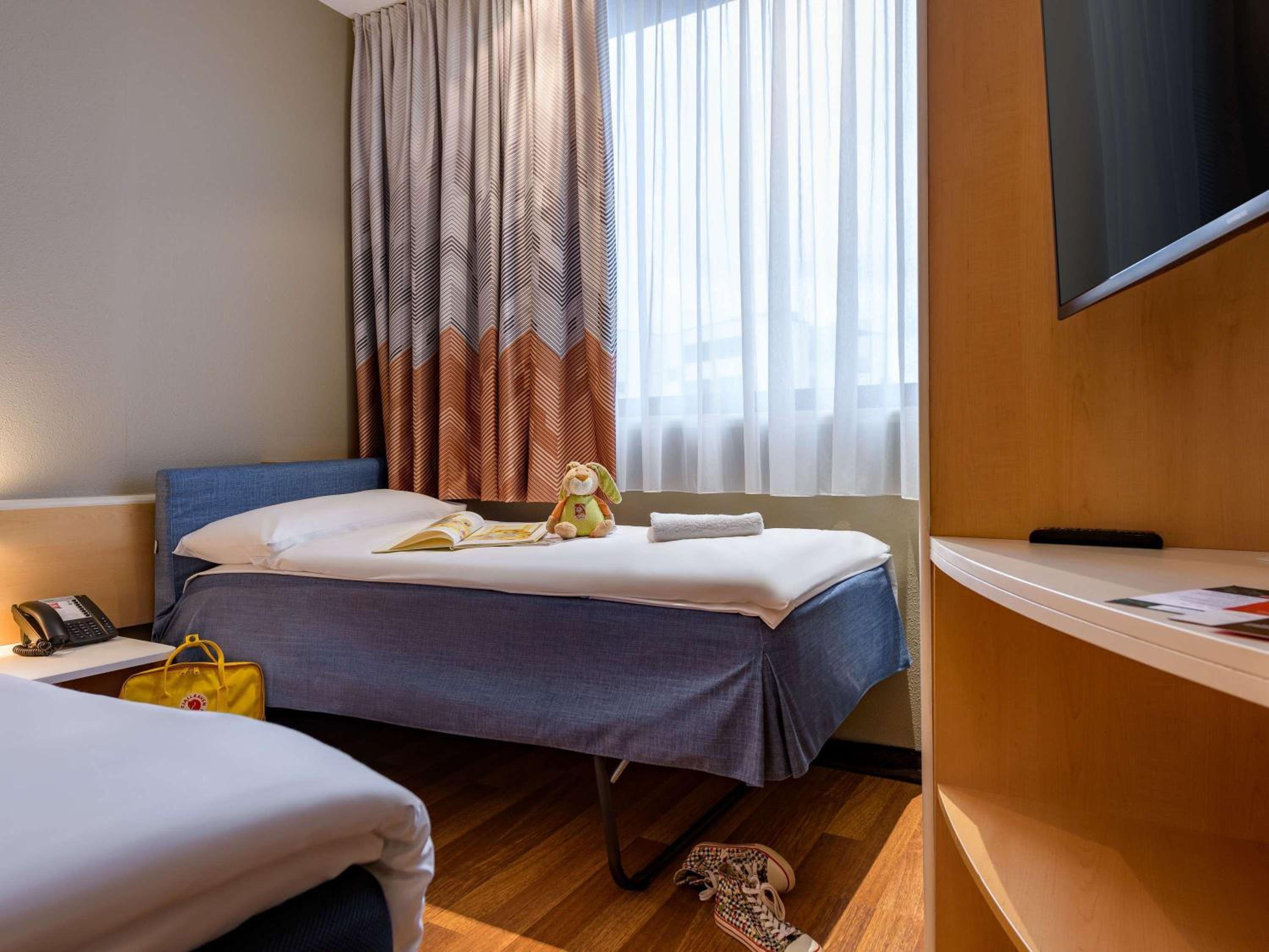 Standard Double Room - Photo 25