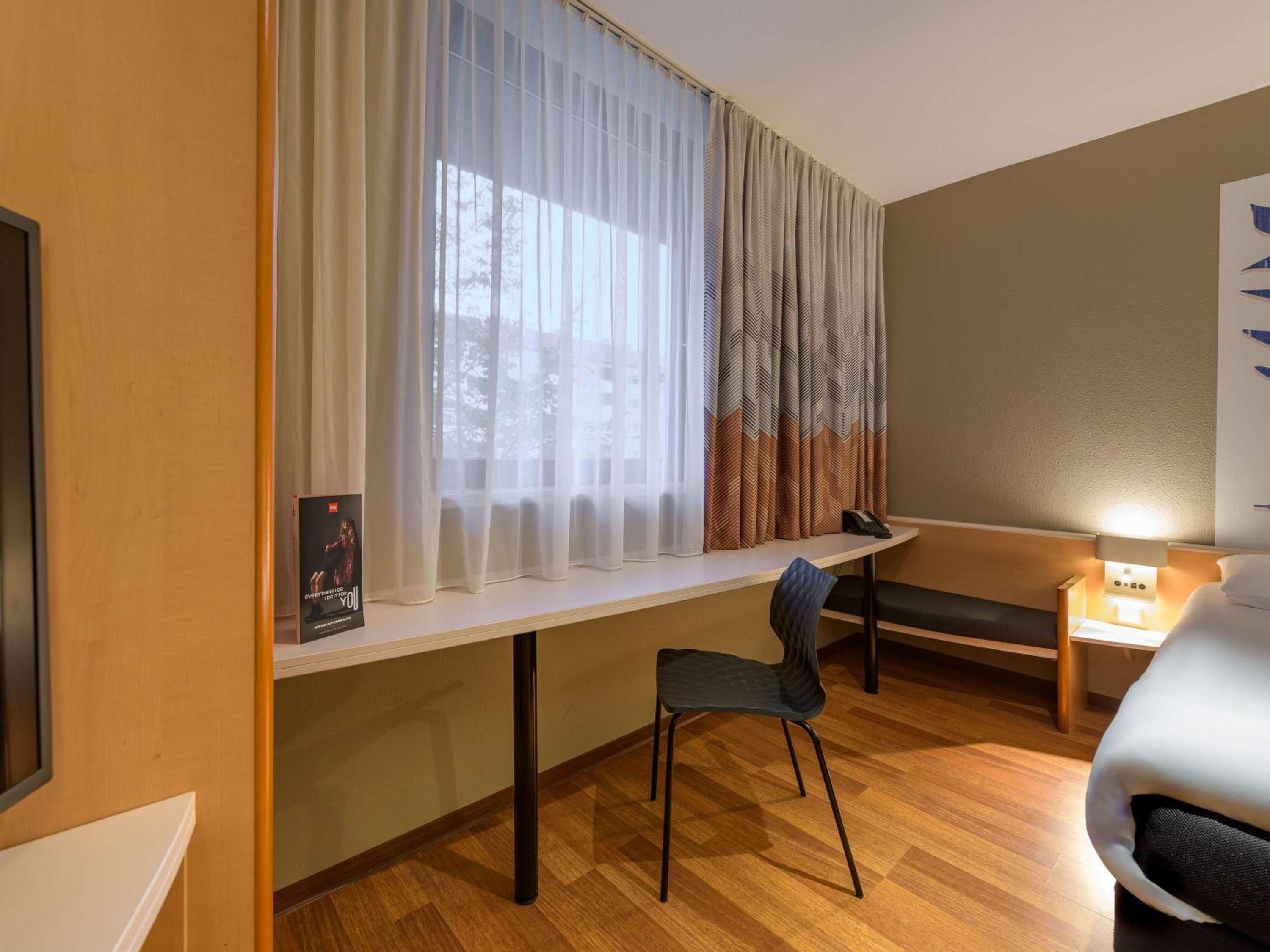 Standard Double Room - Photo 23
