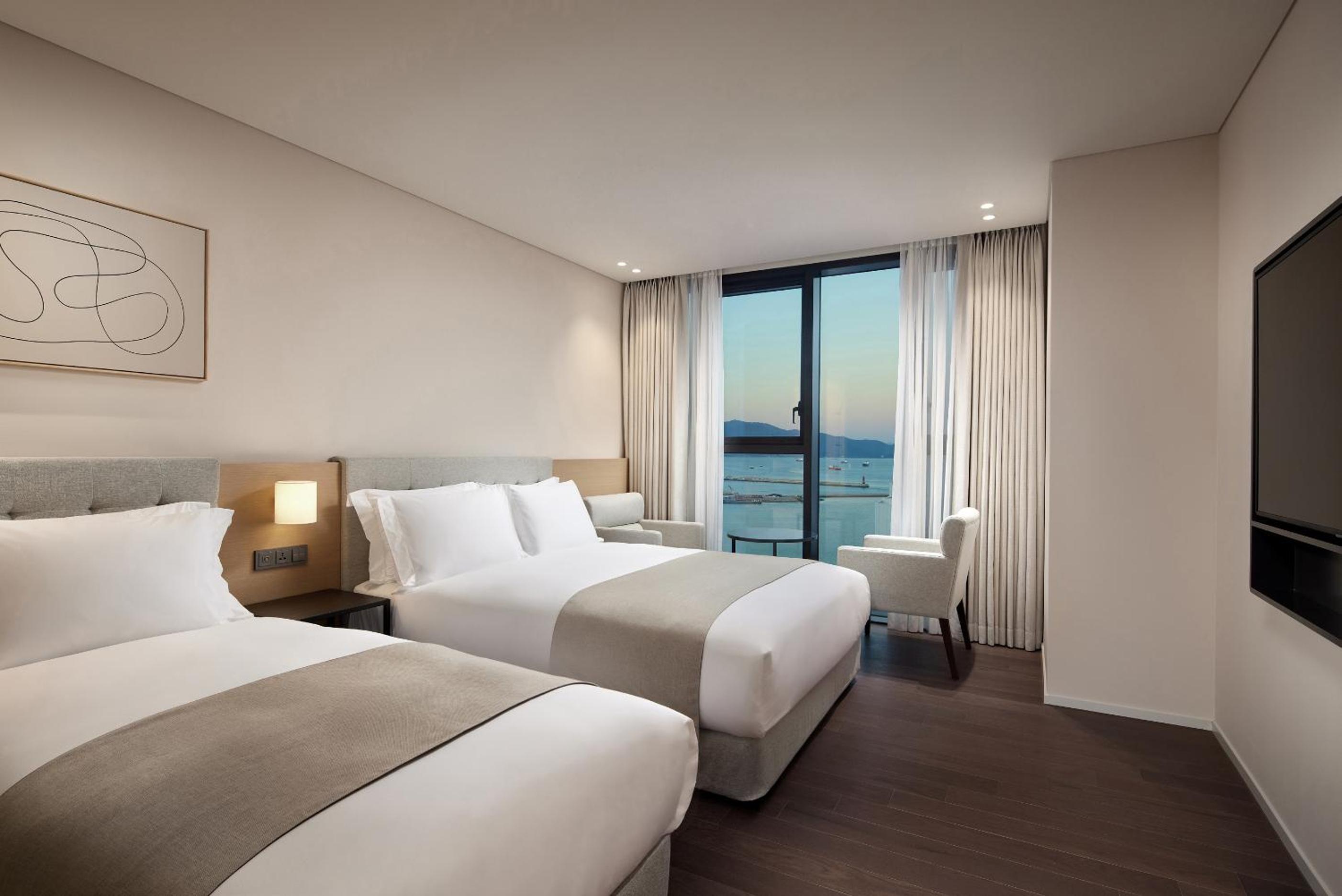 Standard Family Twin Room with Ocean View - Photo 1