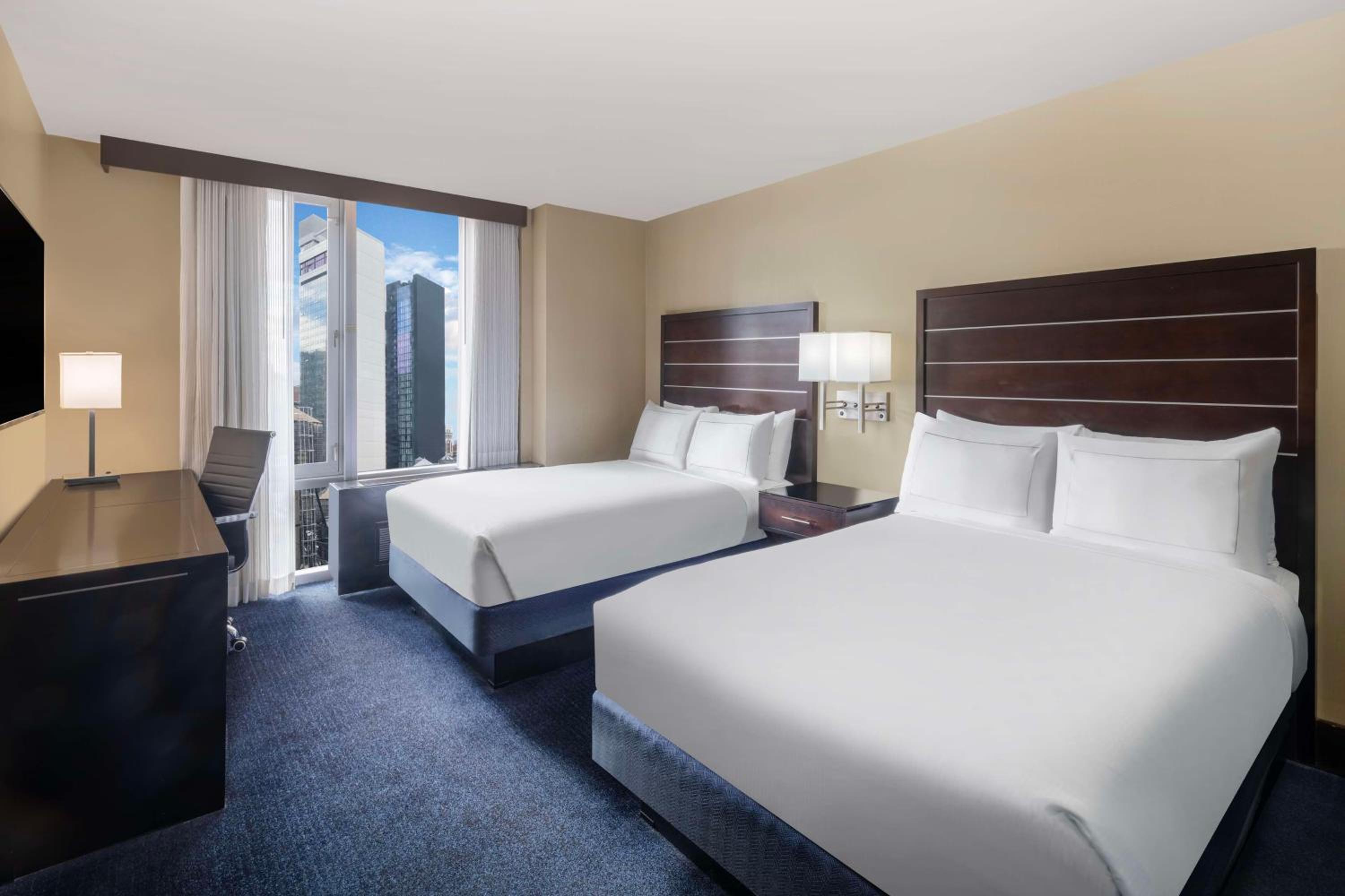 Double Room with City View thumbnail 5