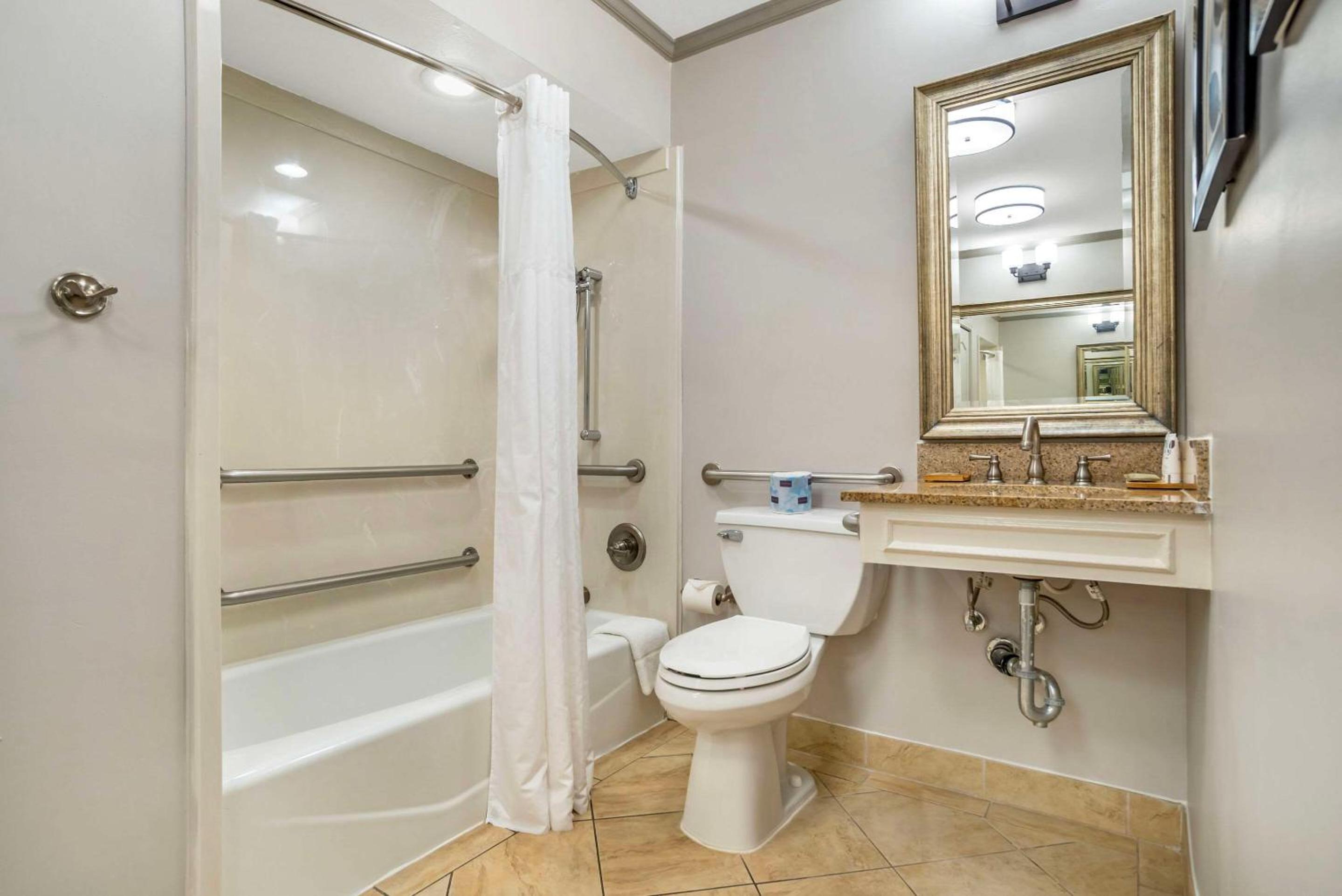 King Room - Disability Access/Non-Smoking photo 3