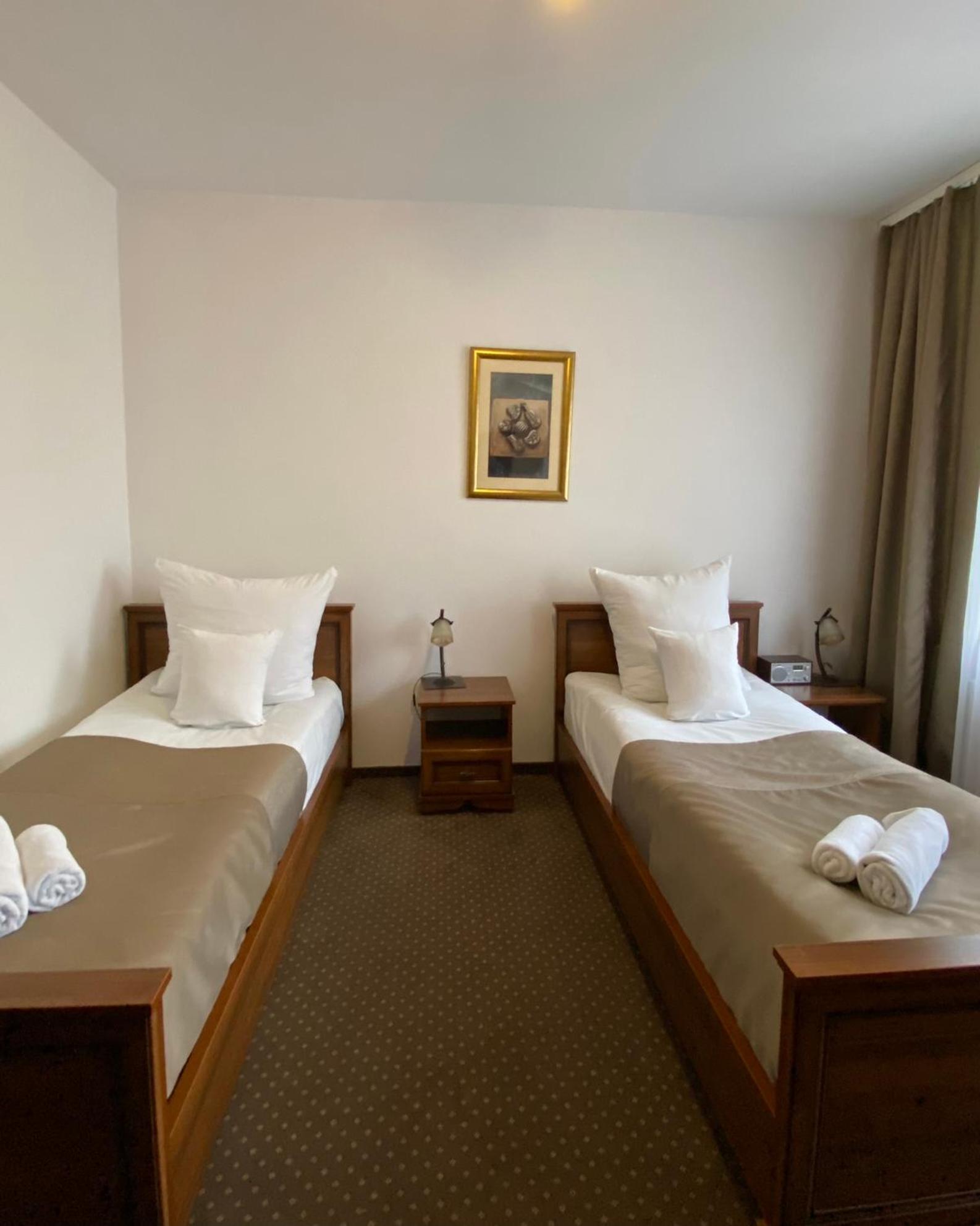 Twin Room - Photo 2