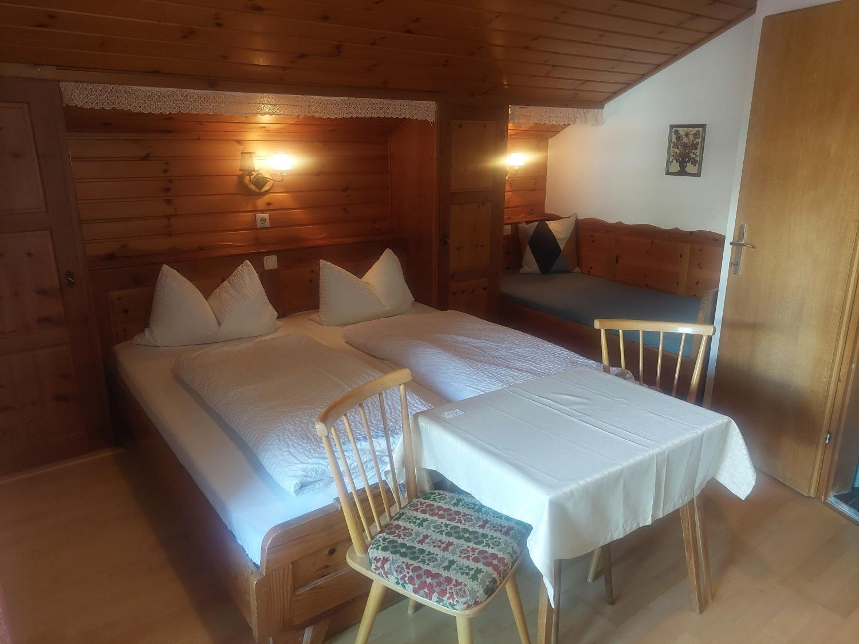Basic Triple Room photo 1