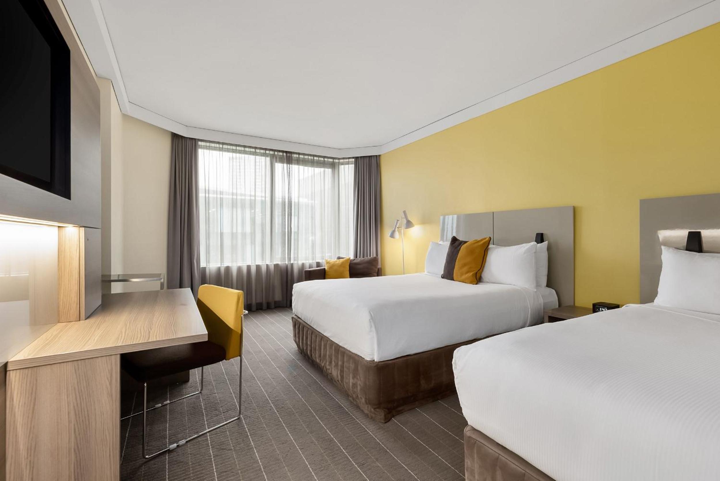 Standard Twin Room thumbnail 5
