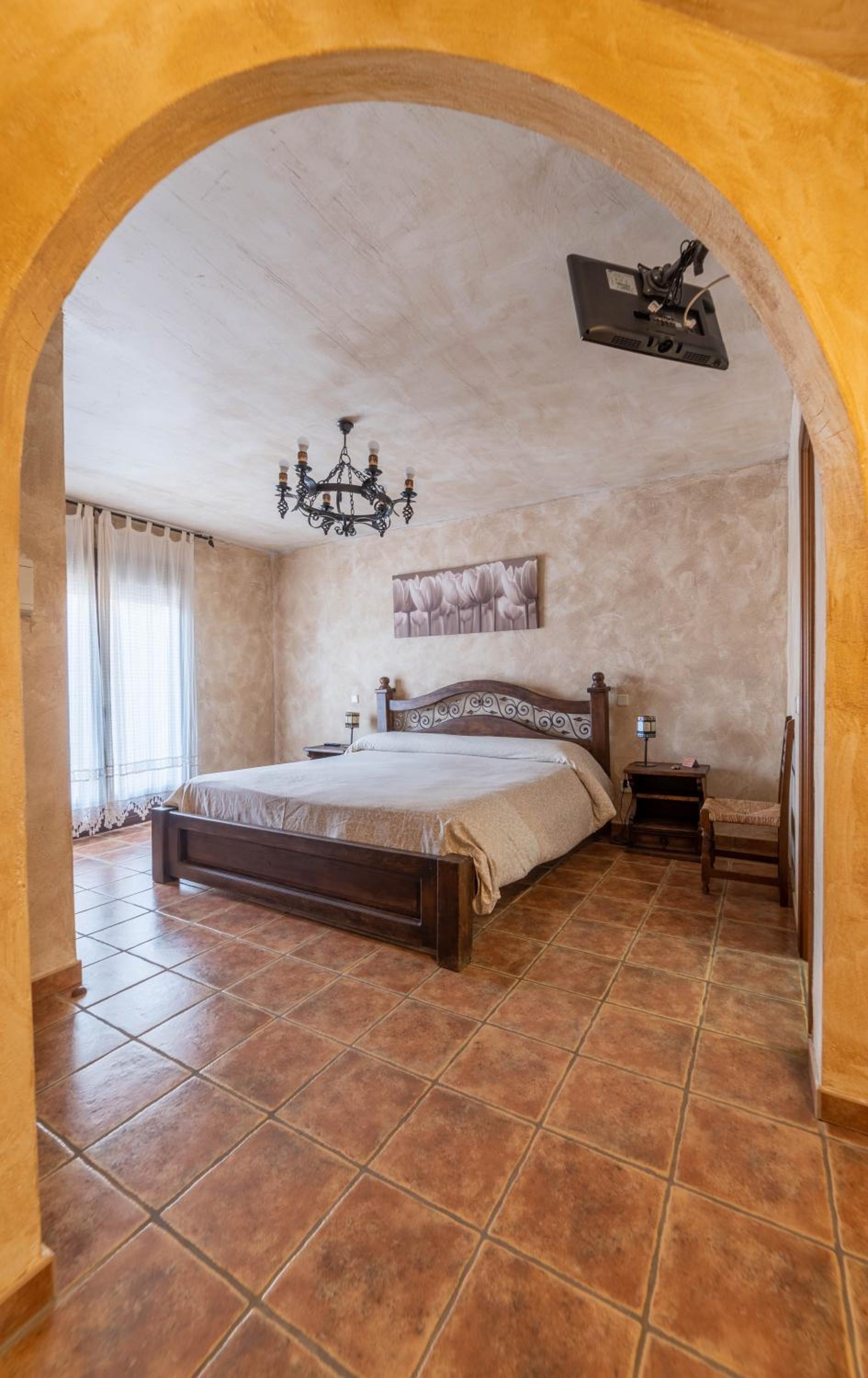 Five-Bedroom House photo 3