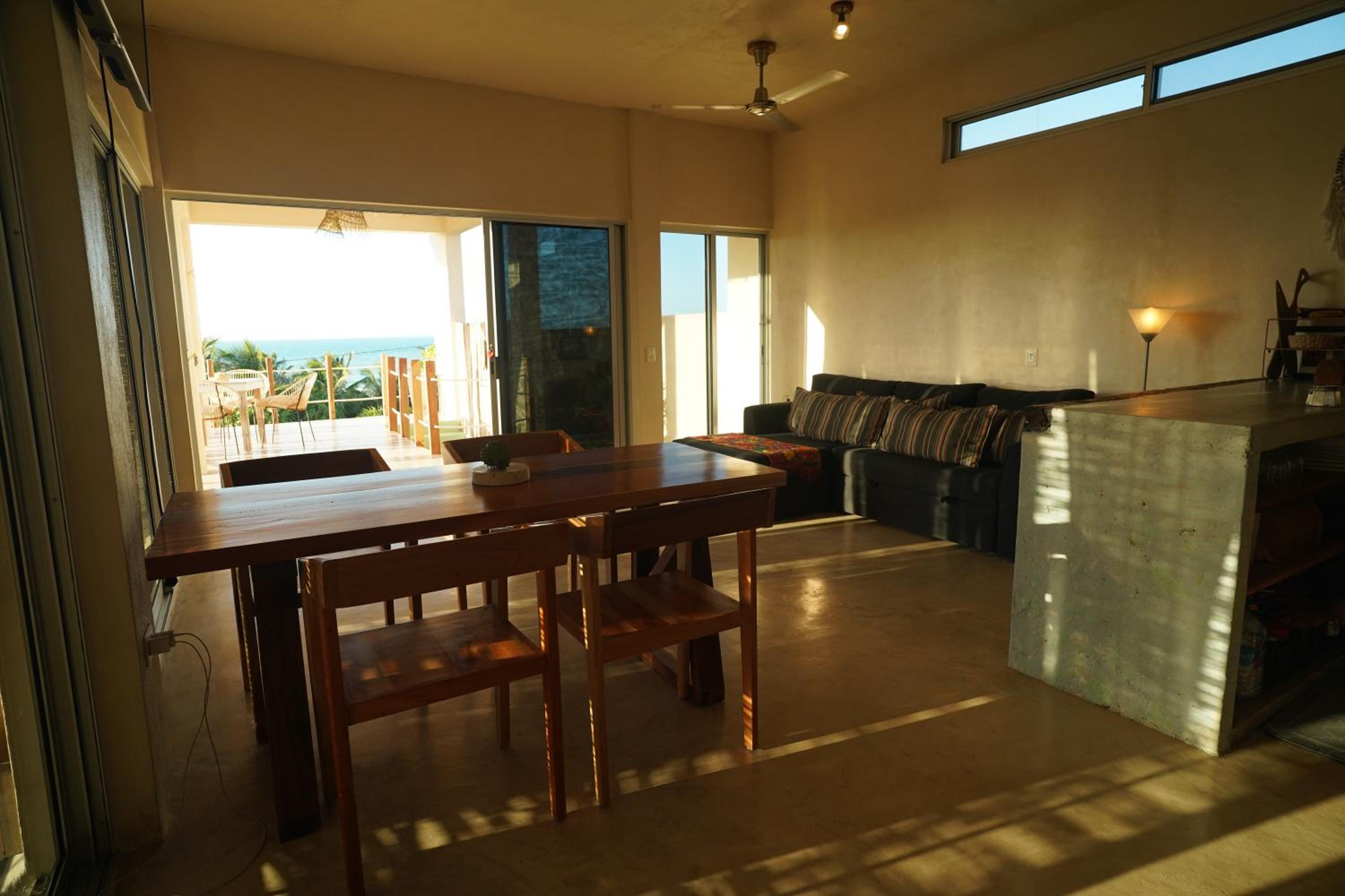 Apartment with Sea View - Photo 4