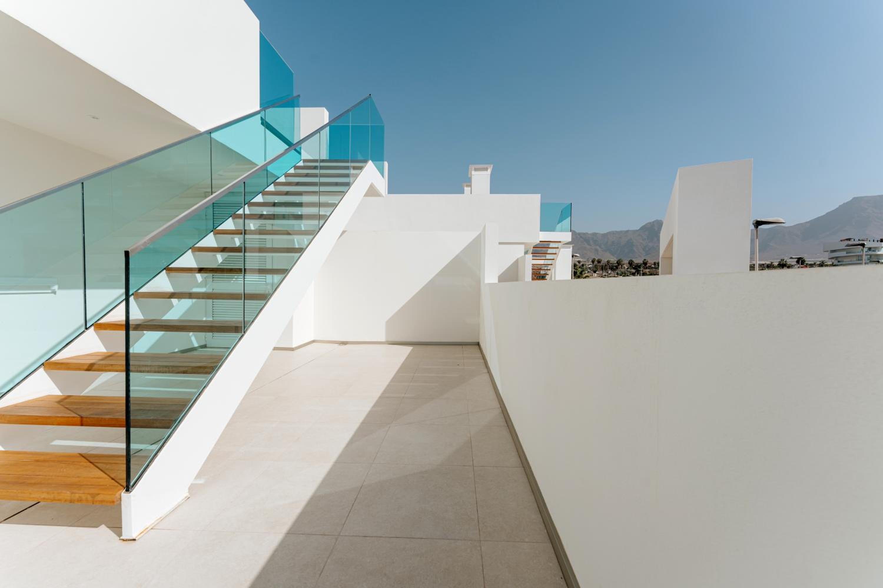 Three-Bedroom Penthouse Apartment with Private Pool, Bathtub and Sea View photo 3