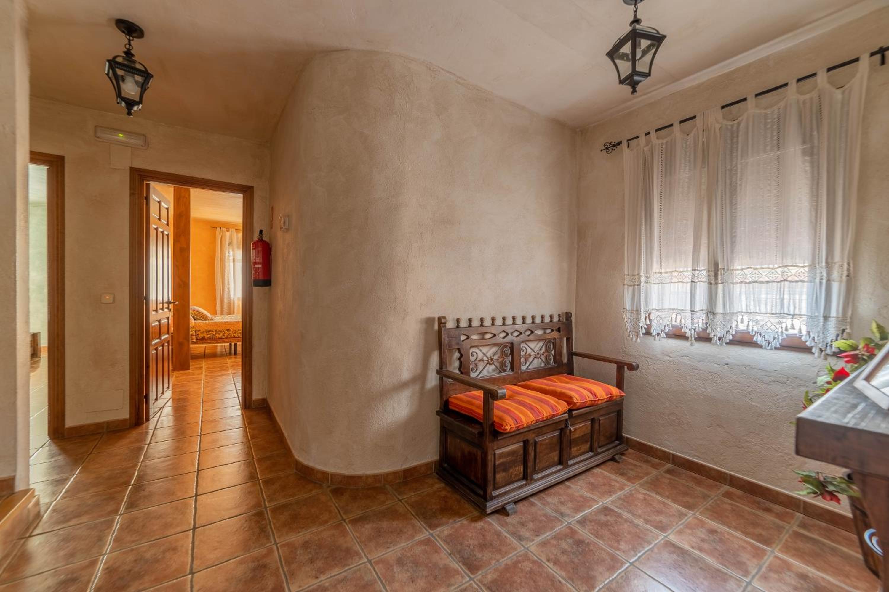 Five-Bedroom House photo 2