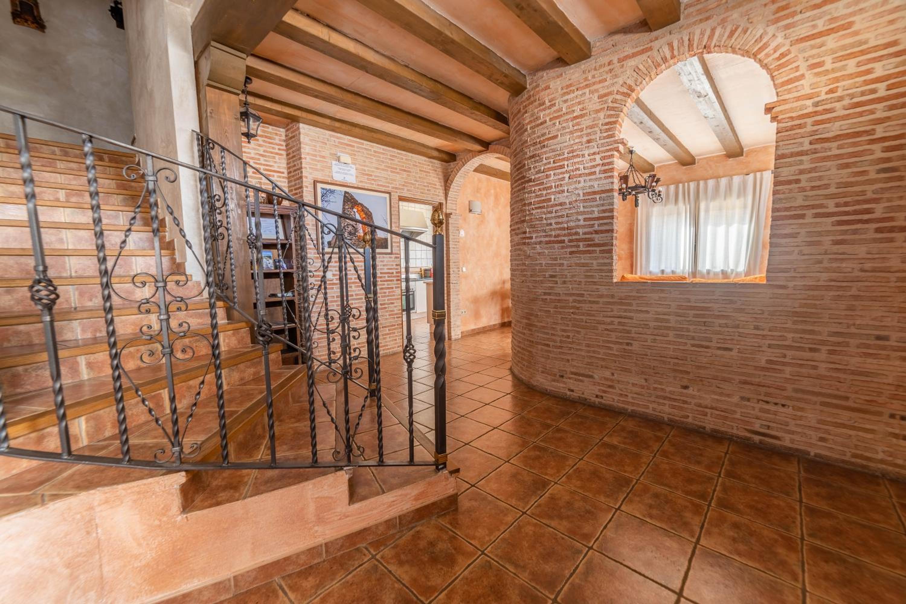 Five-Bedroom House photo 3