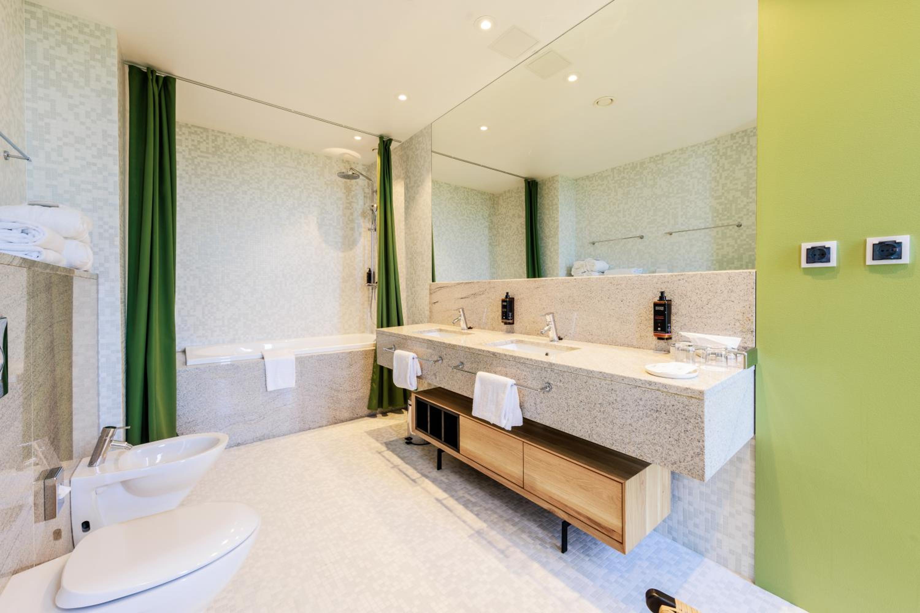 Suite with One Double Bed - Photo 3