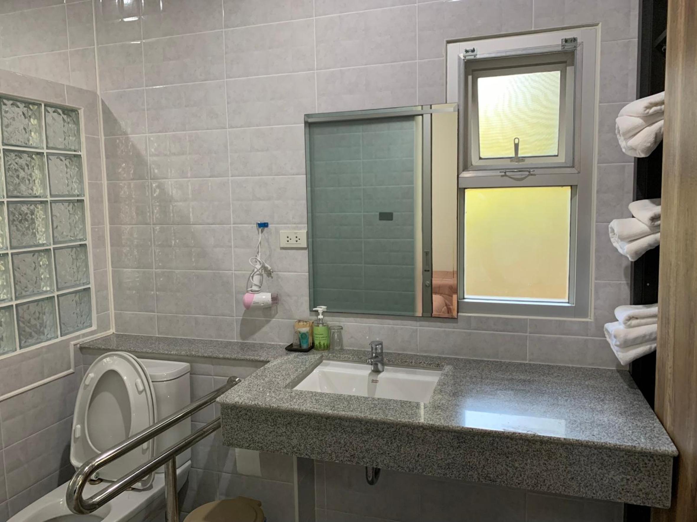 Deluxe Triple Room photo 2