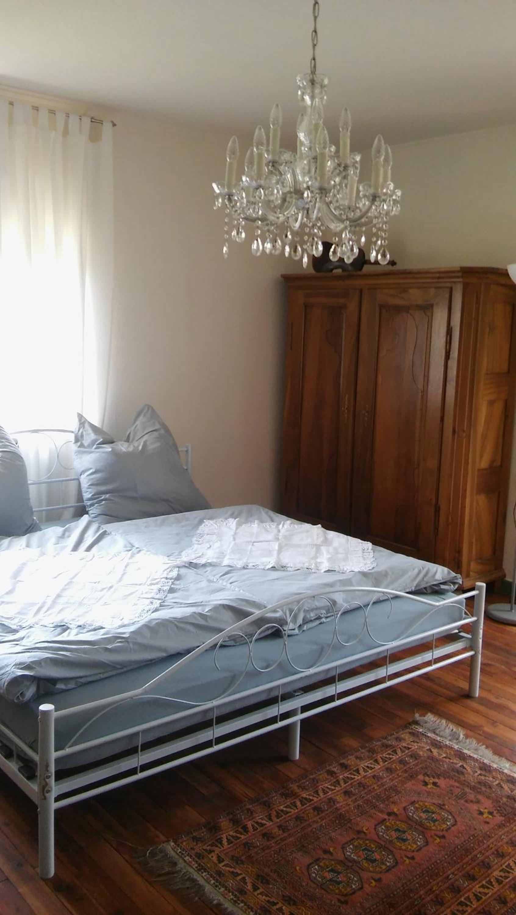 Six-Bedroom House photo 1