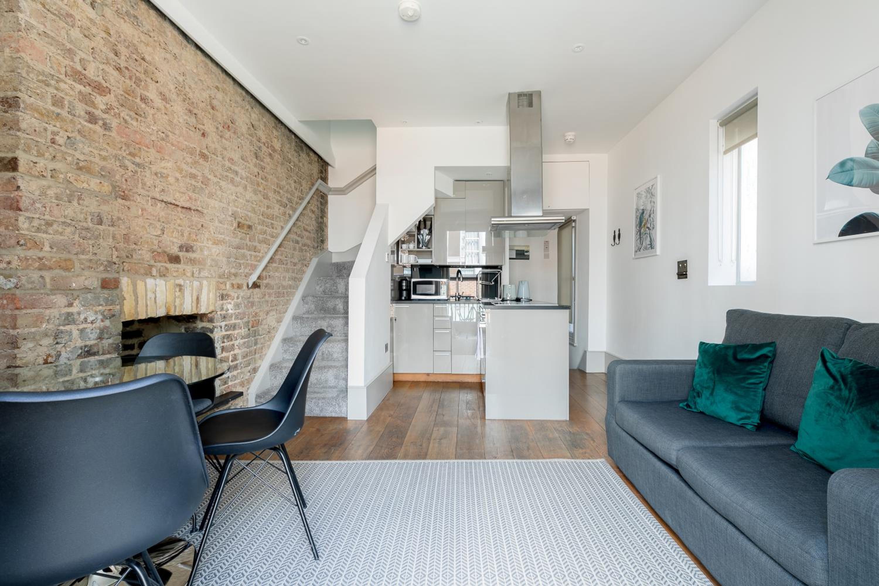 Apartment - Split Level photo 2