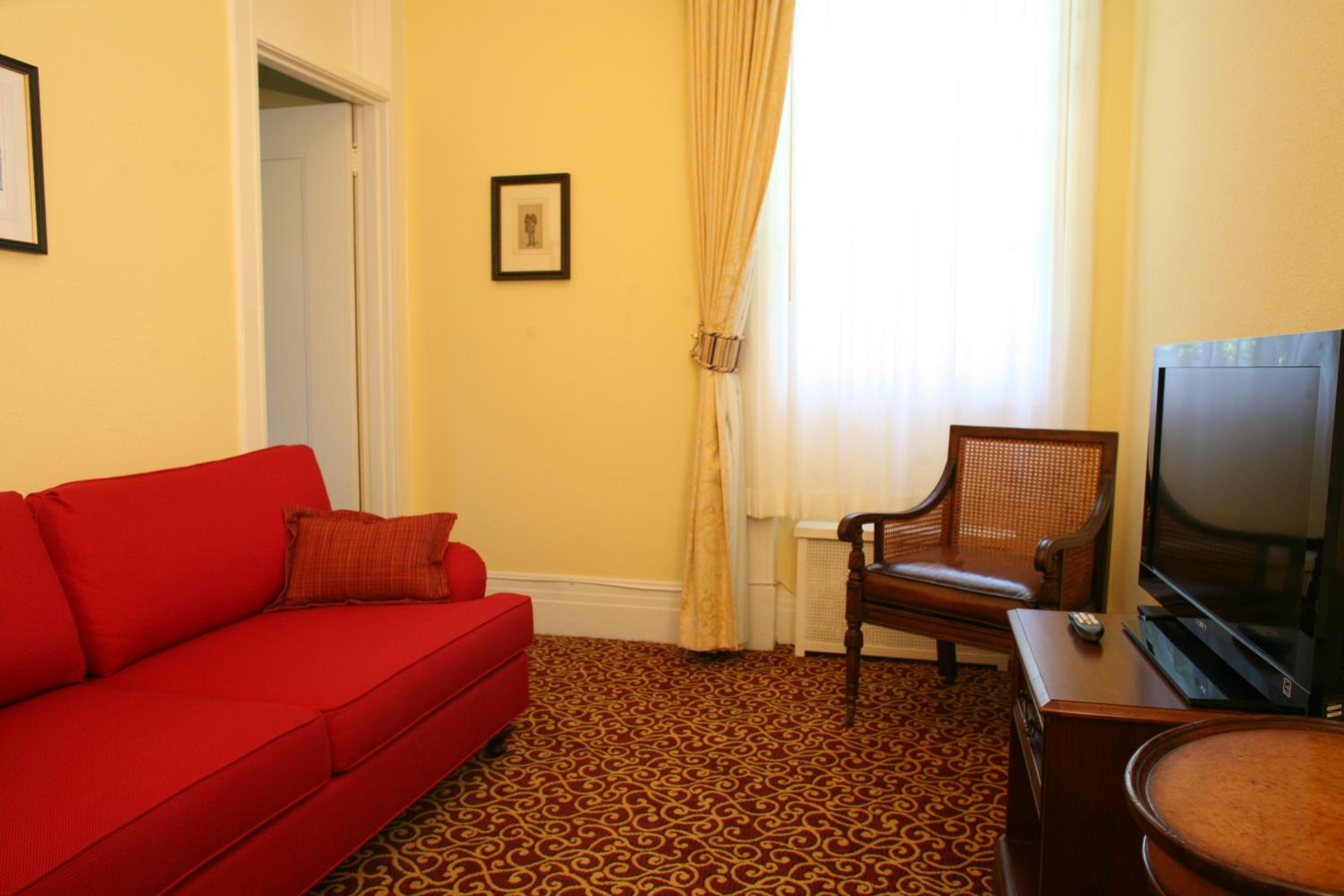 Queen Suite - Photo 7