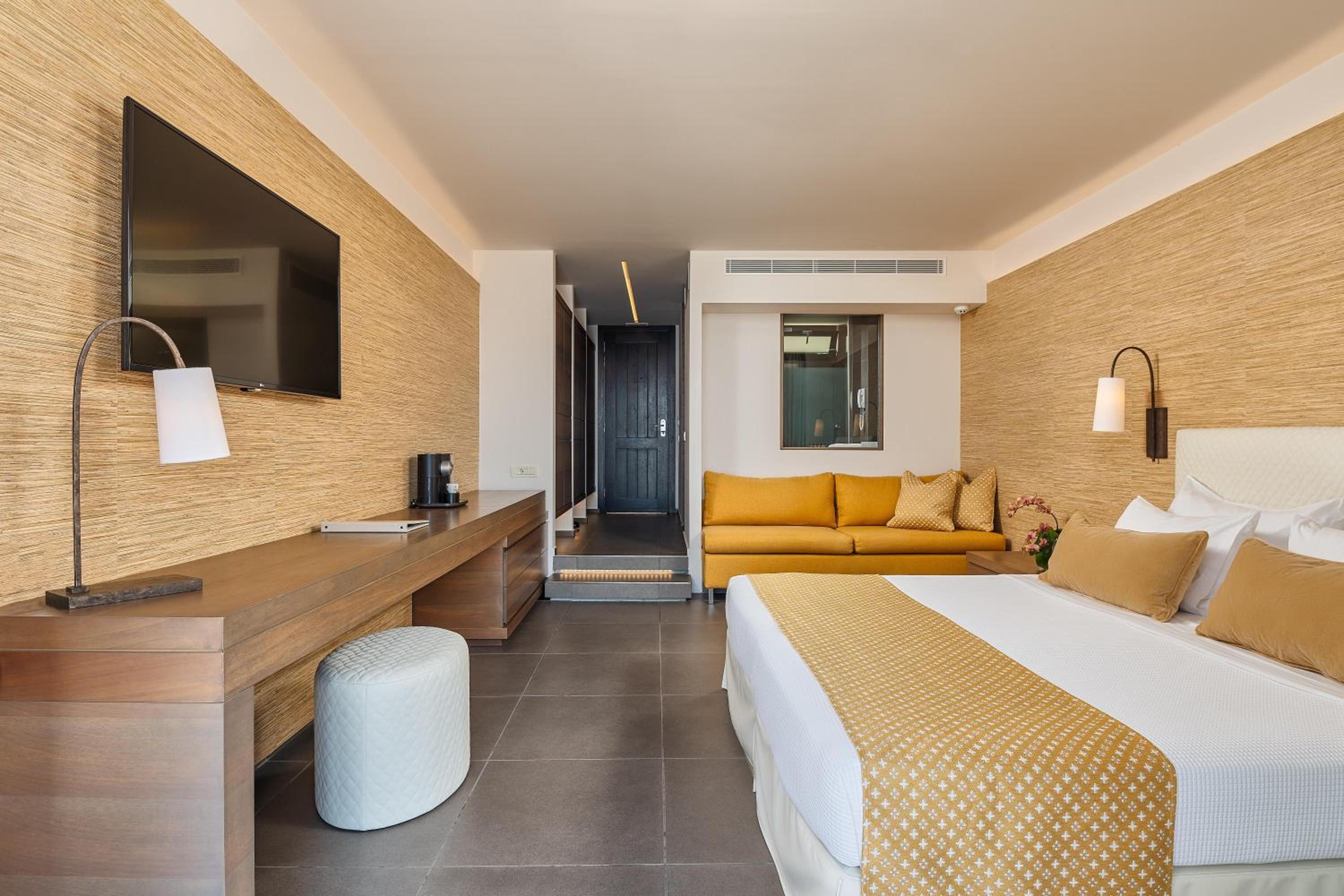 Suite with Infinity Pool