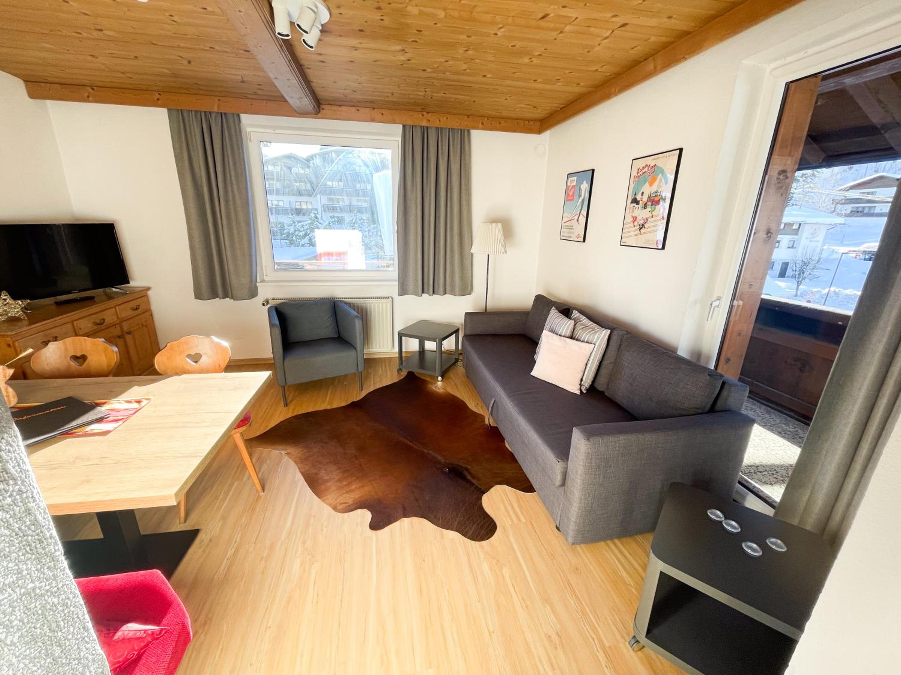 One-Bedroom Apartment with Balcony (3 Adults)