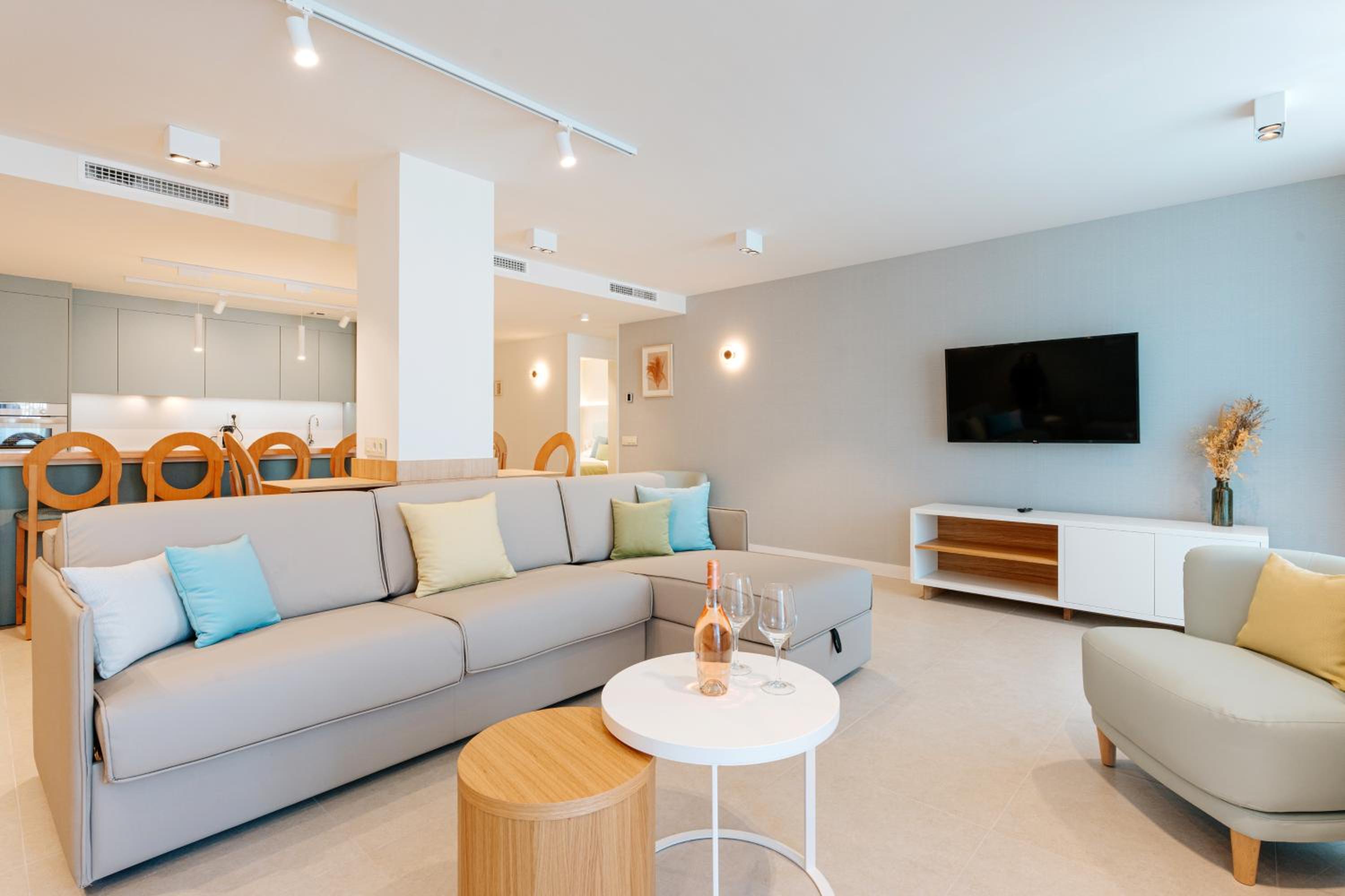 Four-Bedroom Apartment High Floor Mountain View