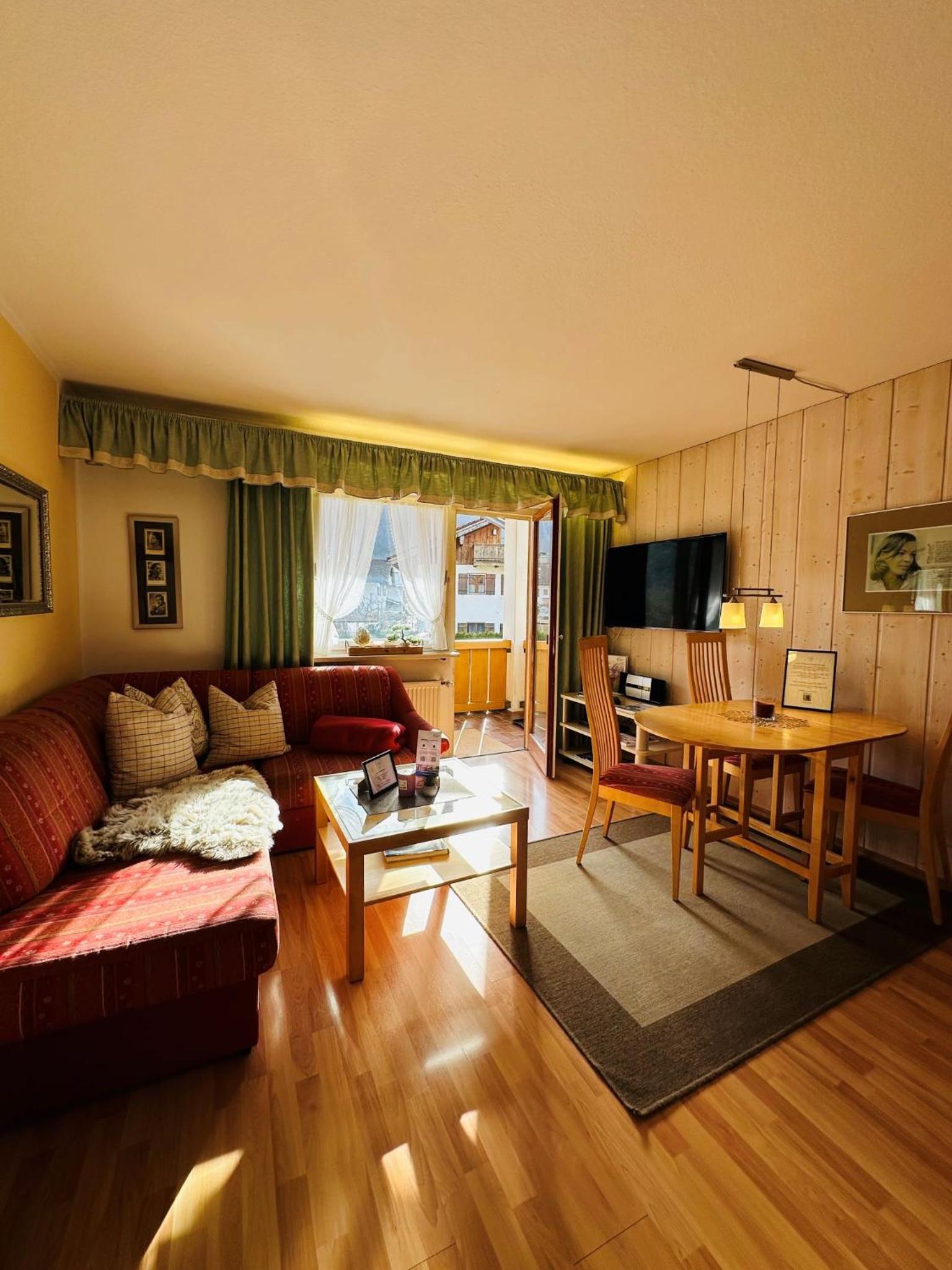 Apartment with Mountain View photo 2
