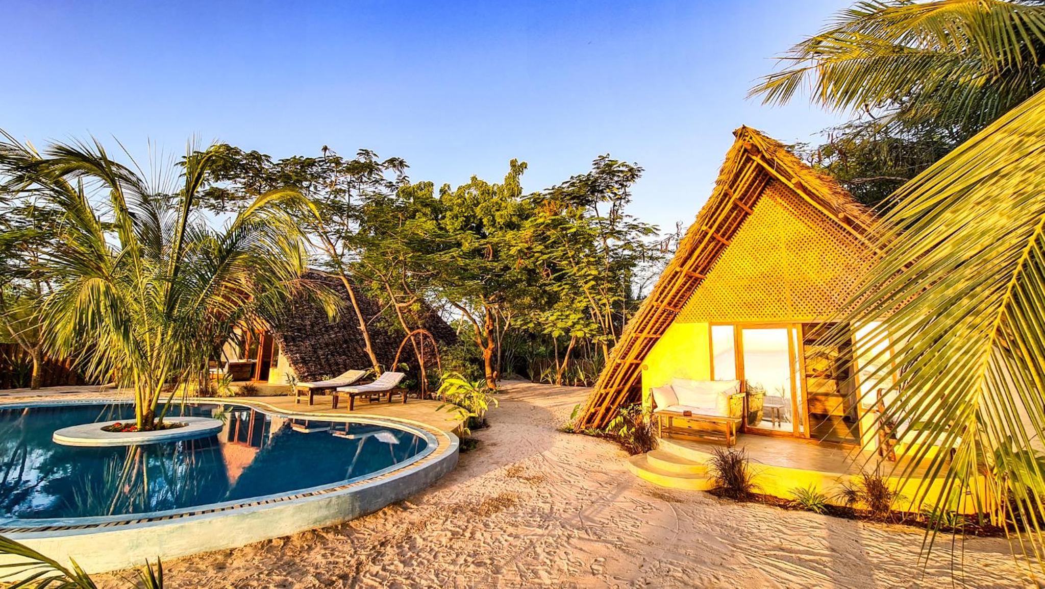 Ocean Front Bungalow - Photo 15