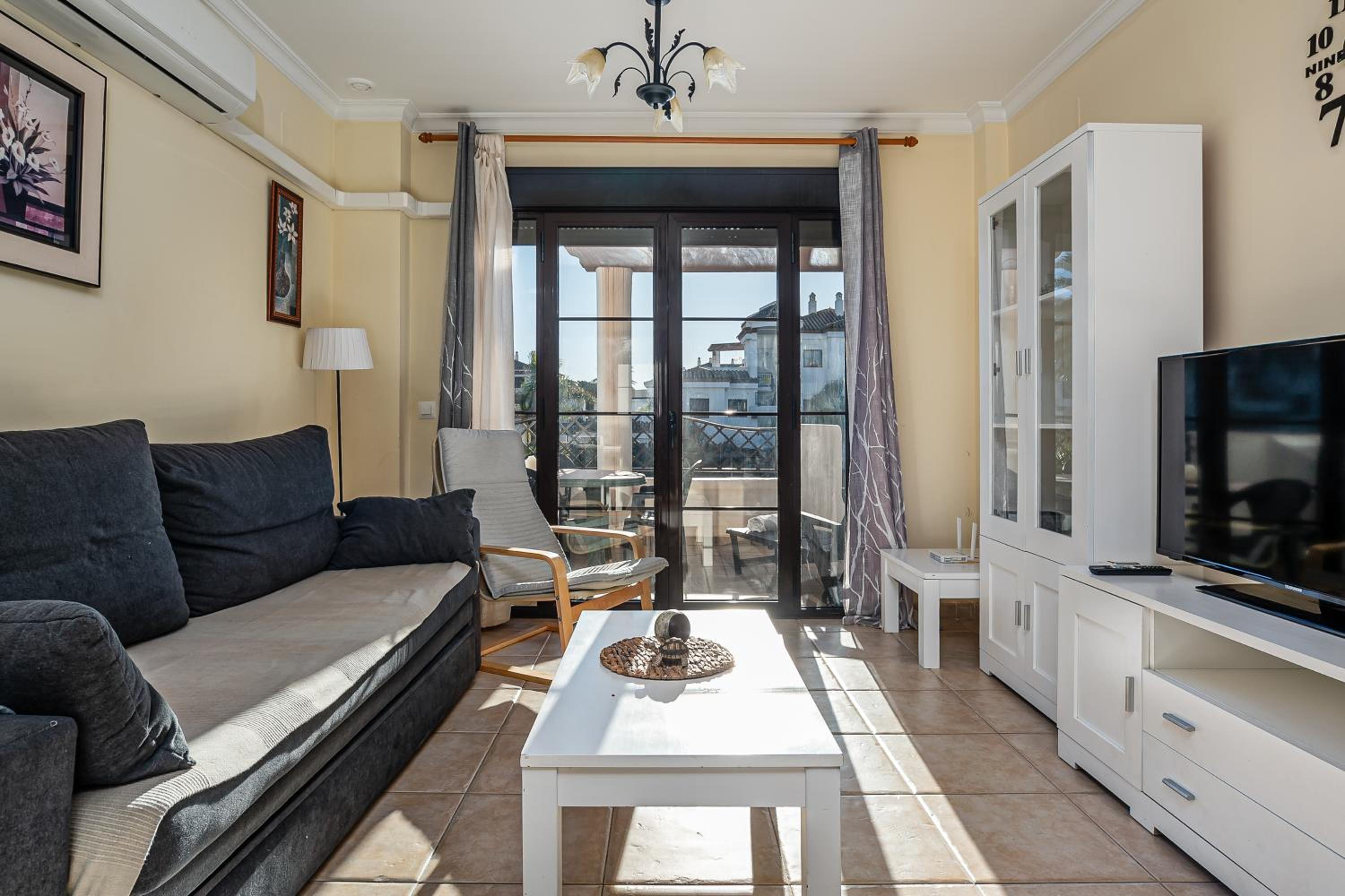 Apartamento con vista a la piscina