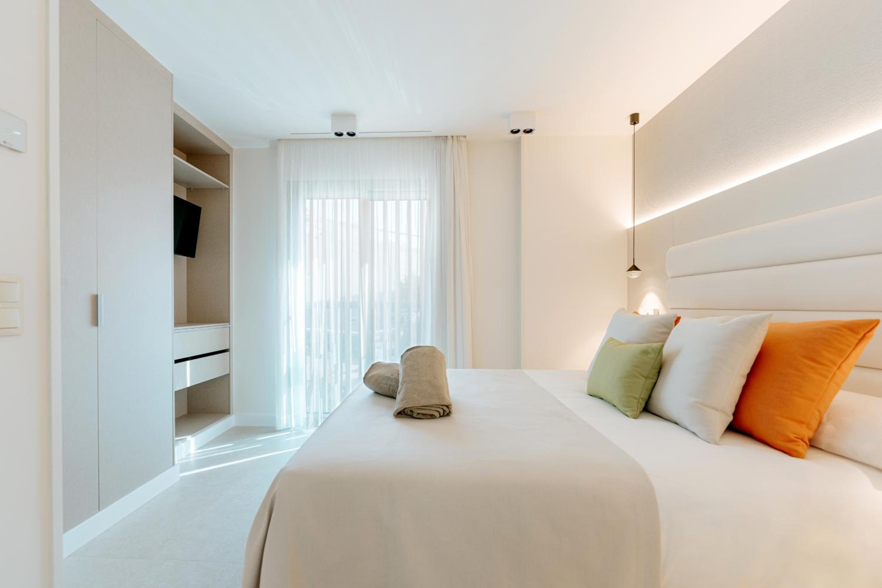 Three-Bedroom Apartment High Floor Sea View photo 2
