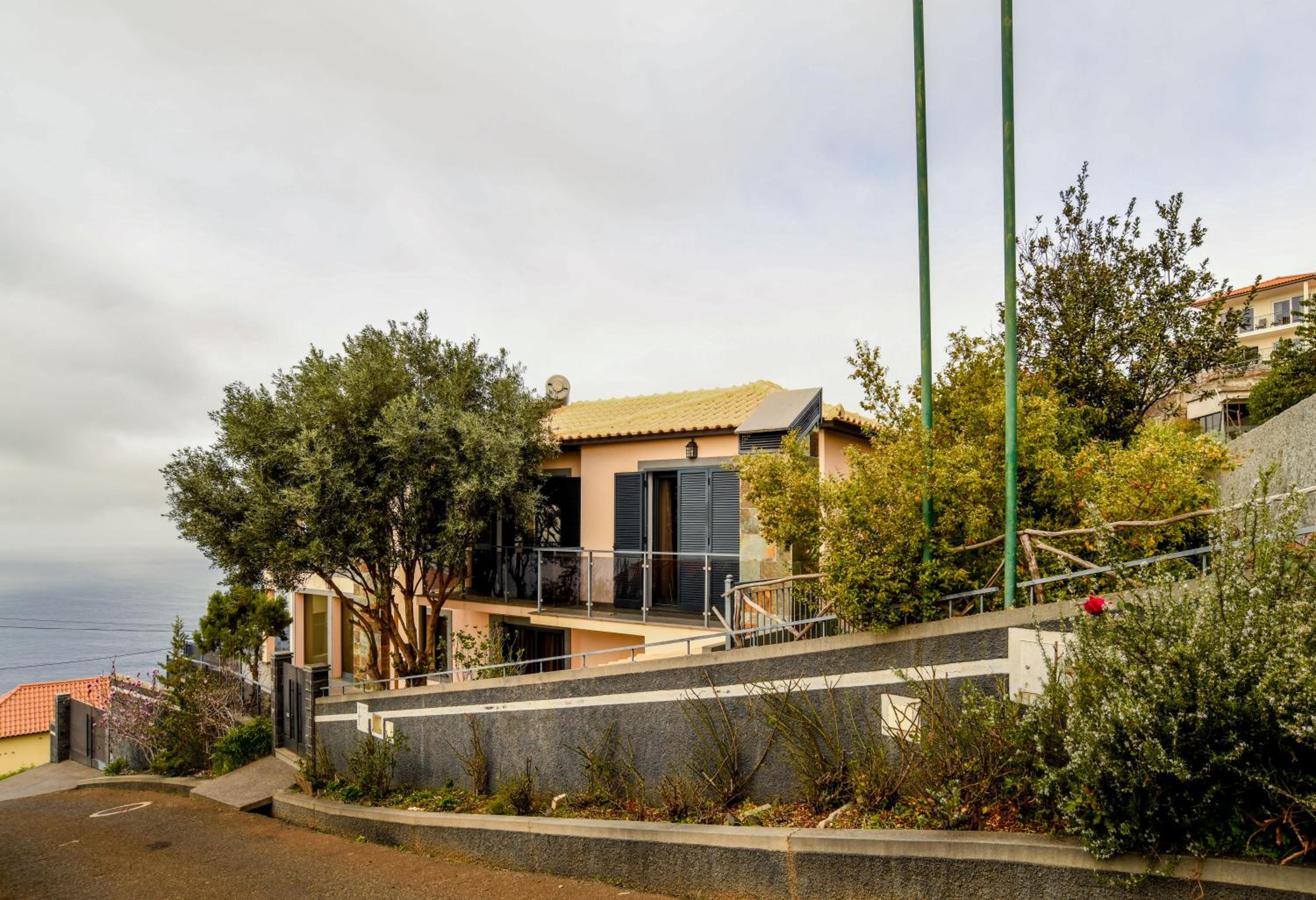Three-Bedroom House photo 2
