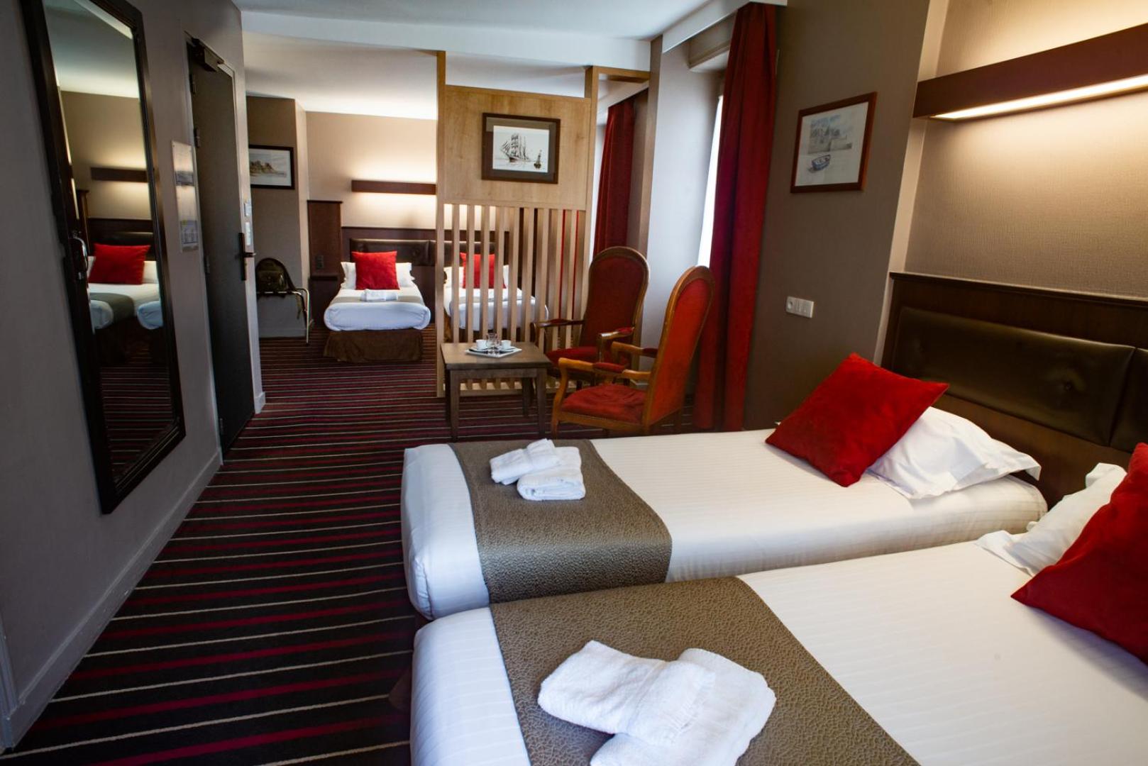 Superior Quadruple Room with Castle View