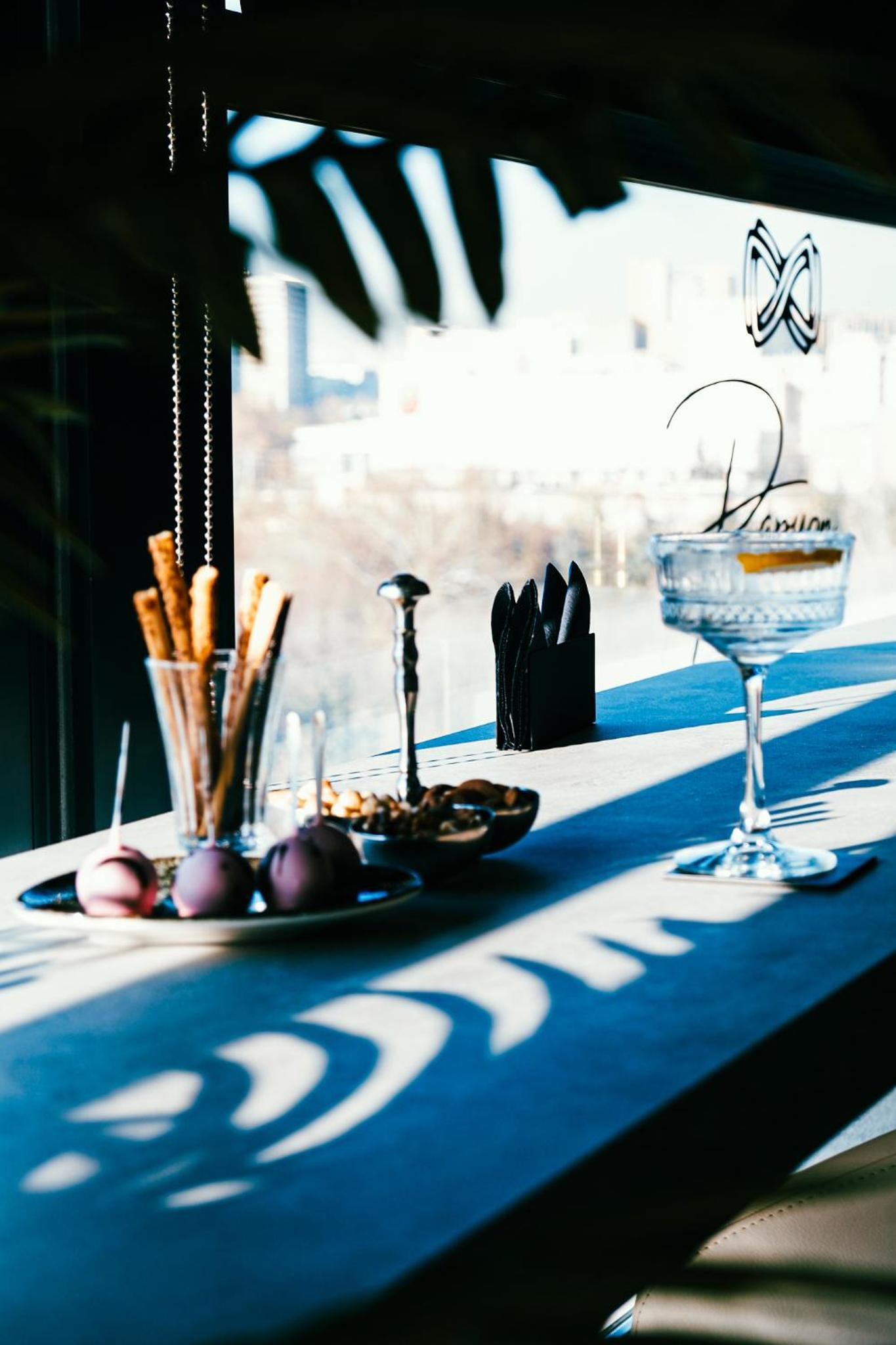 Suite - Photo 8