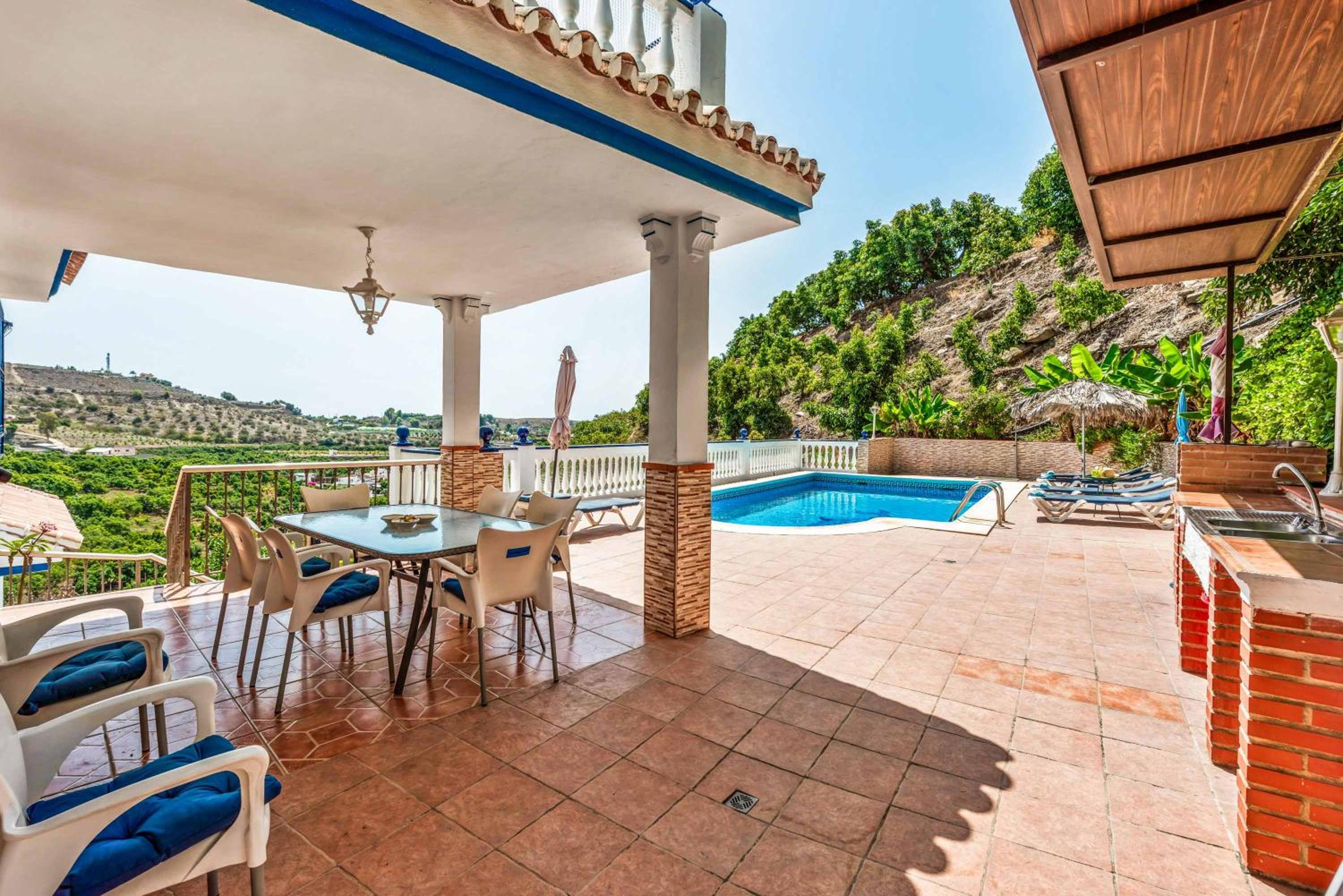 Villa photo 3
