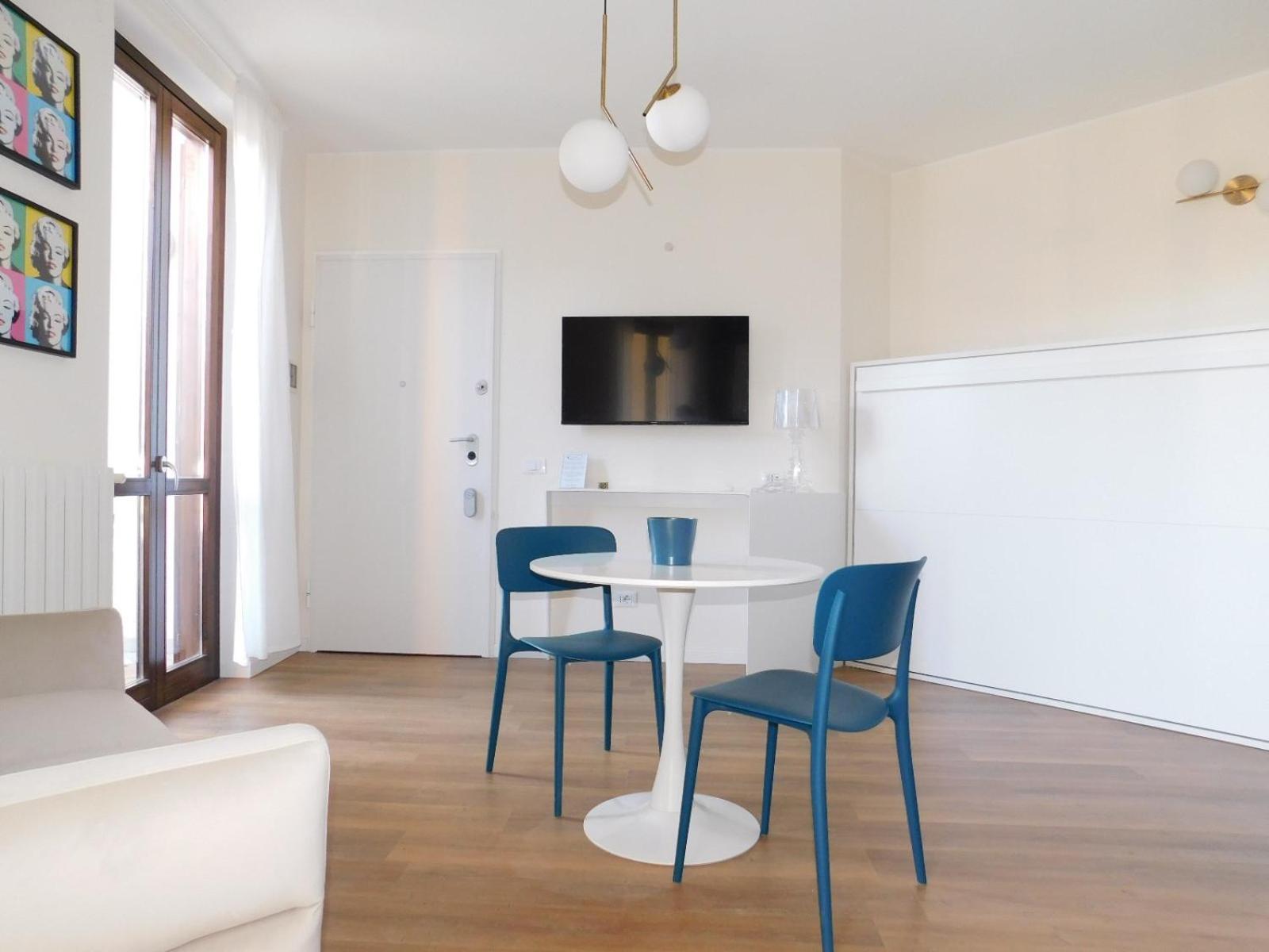 Studio Apartment photo 1
