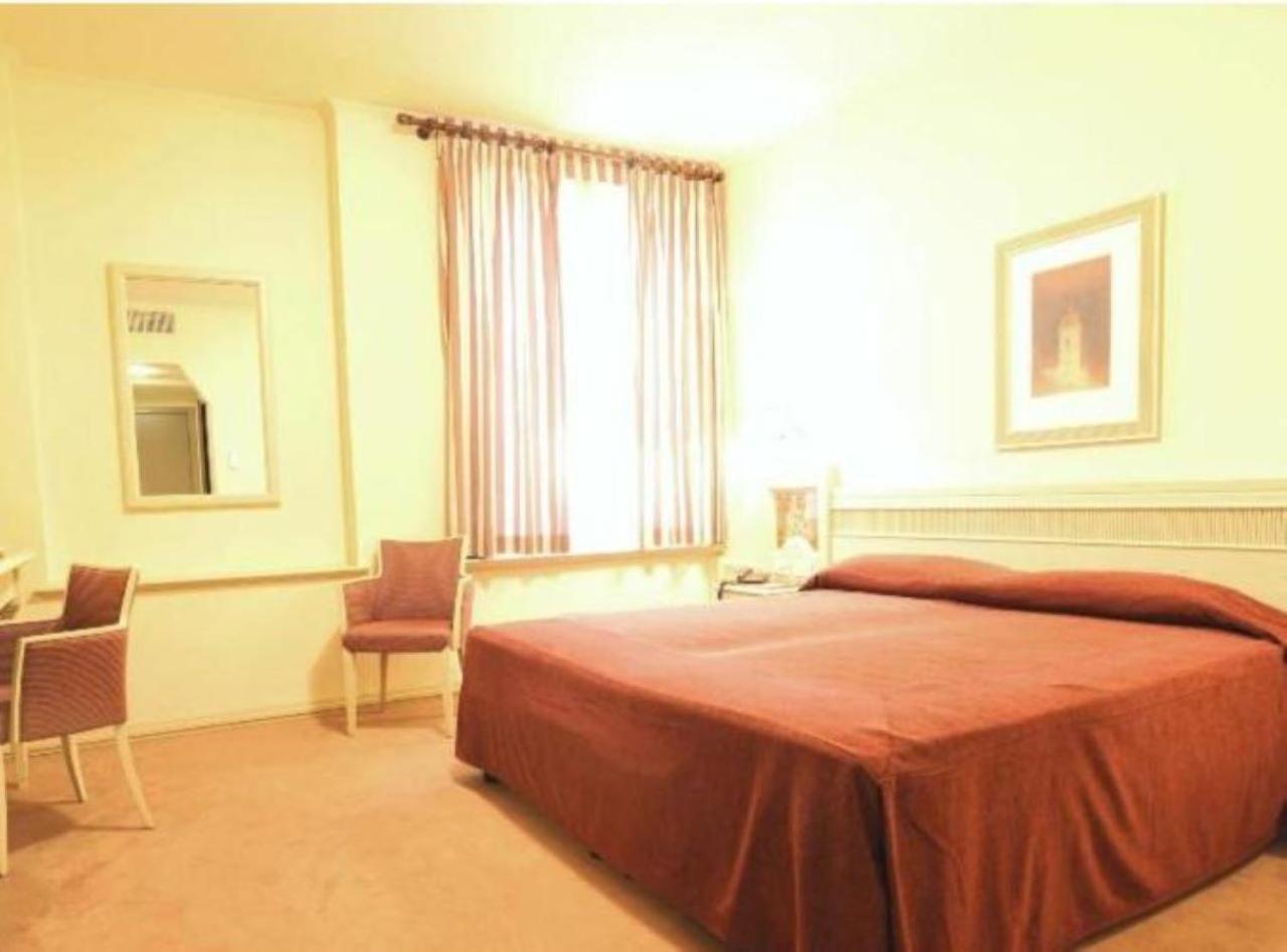 Standard King Room - Non-Smoking  - Photo 4