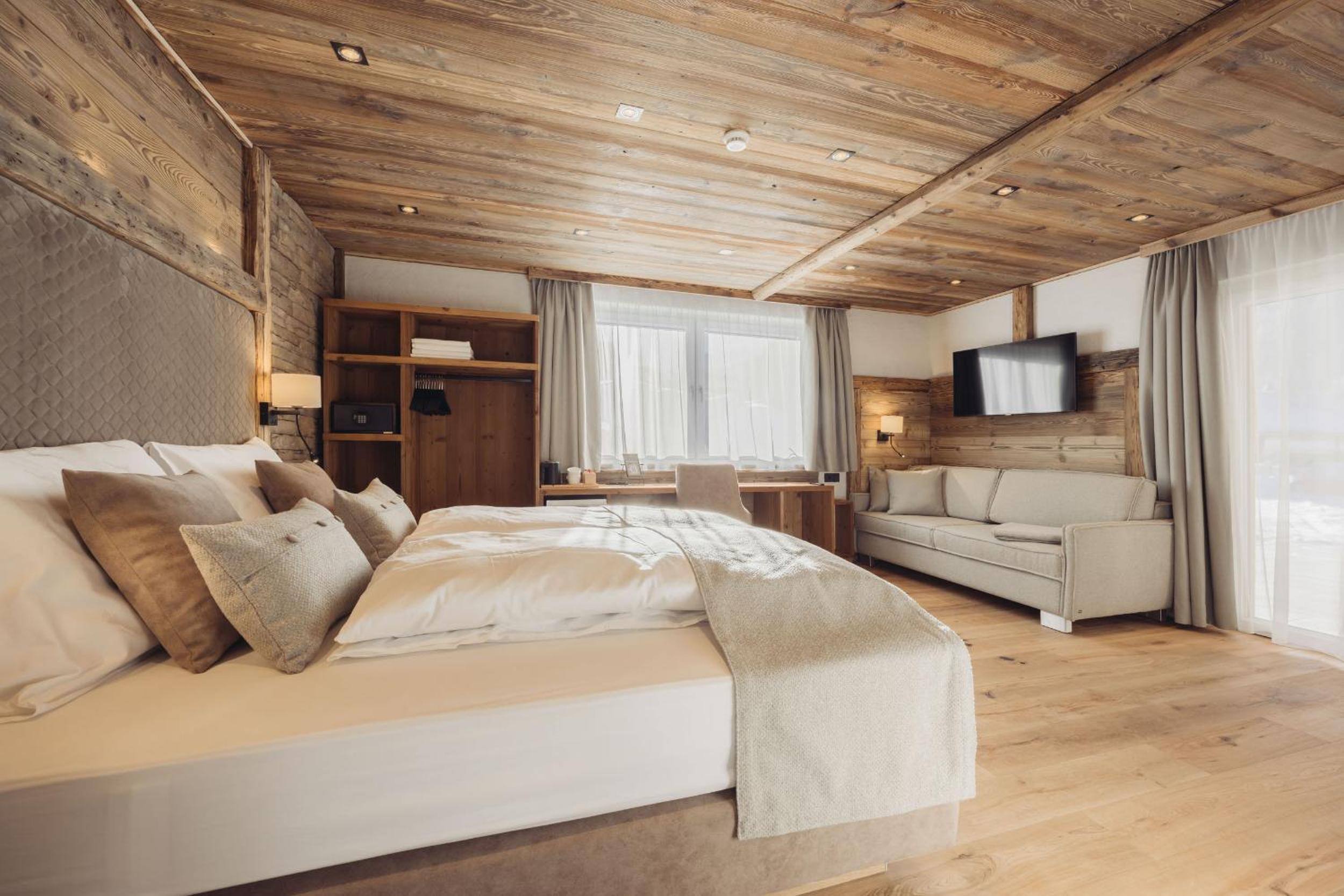 Deluxe Double Room with Balcony - Annex