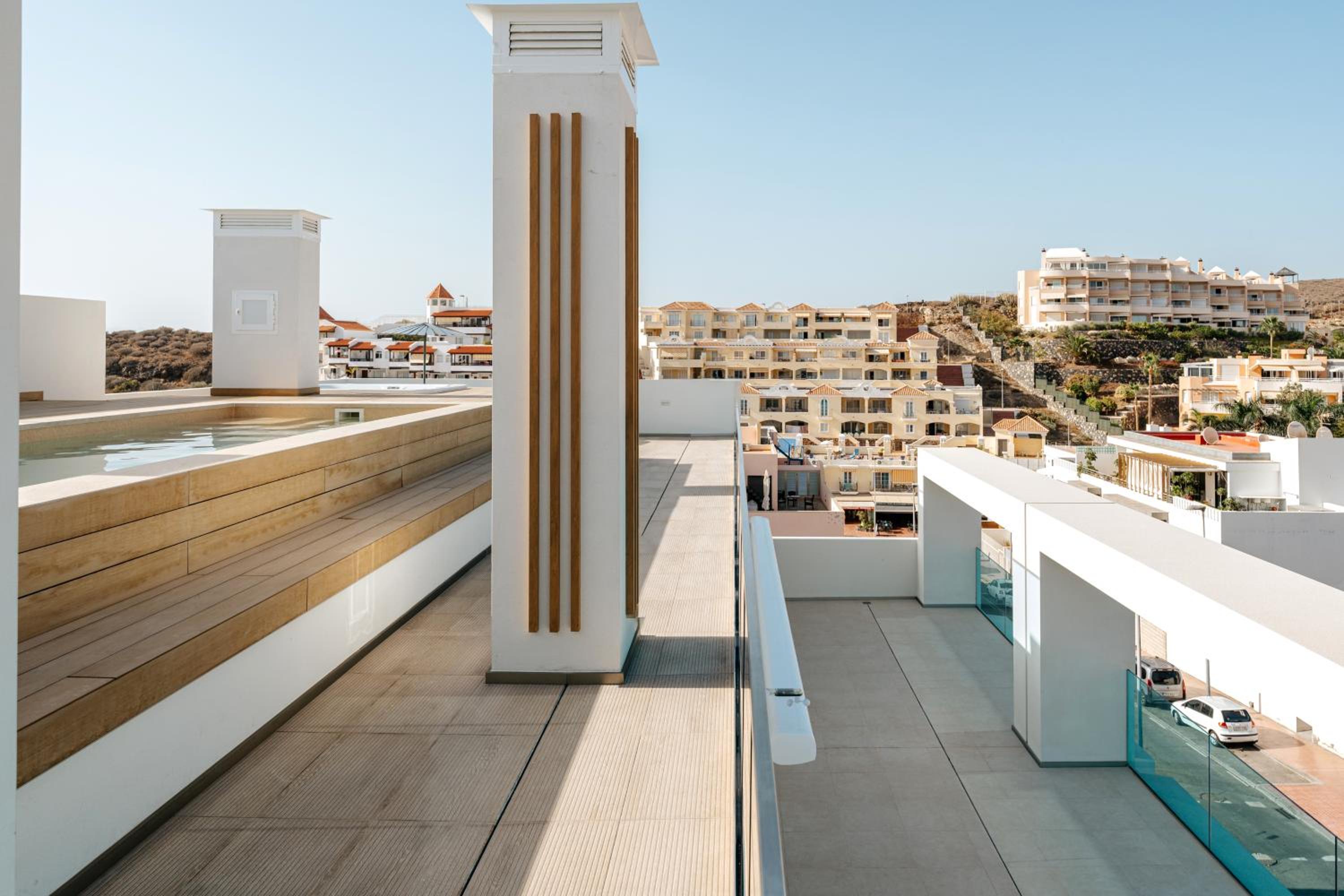Two-Bedroom Penthouse Apartment with Private Pool, Bathtub and Mountain and Sea View photo 2