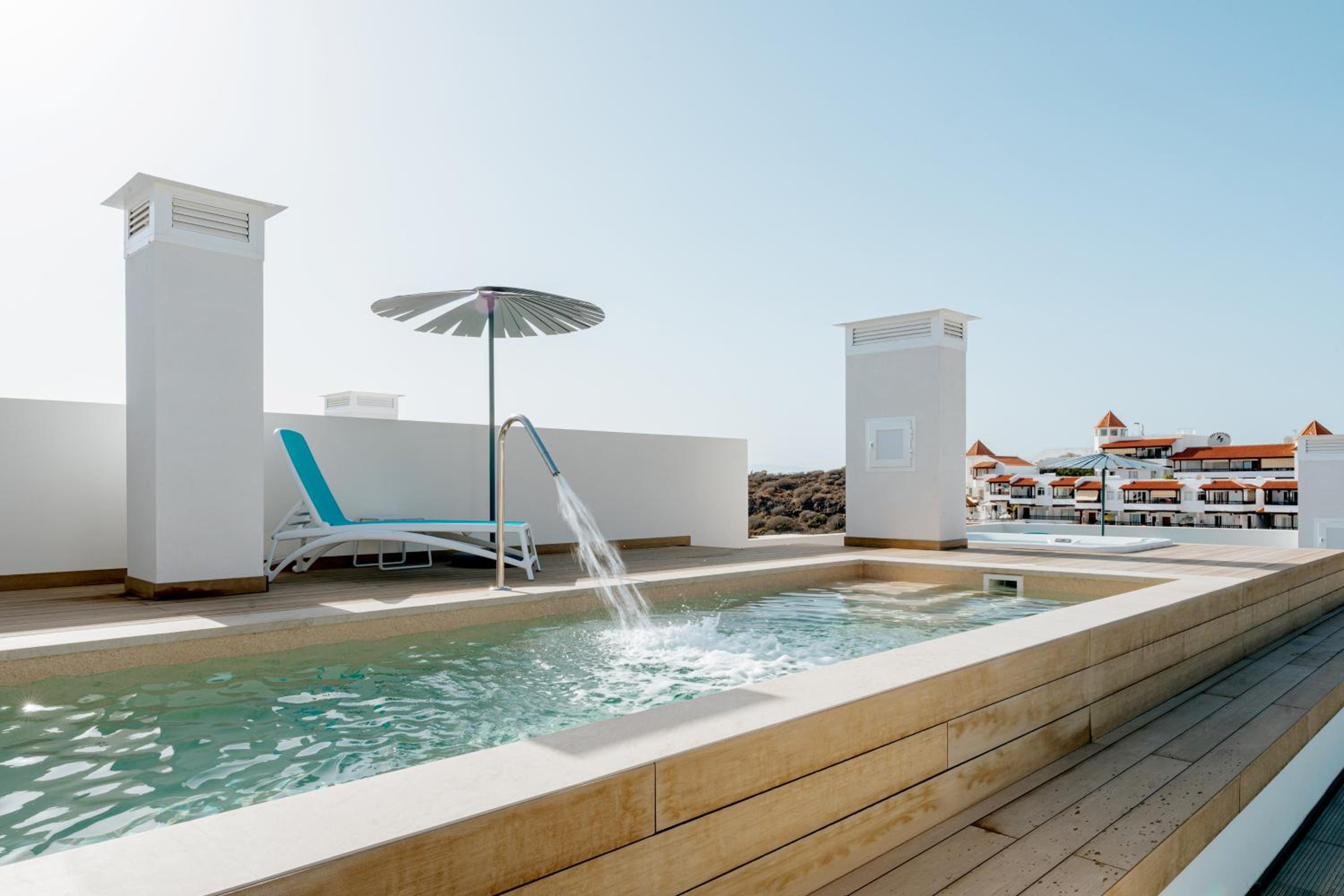 Two-Bedroom Penthouse Apartment with Private Pool, Bathtub and Mountain and Sea View photo 3