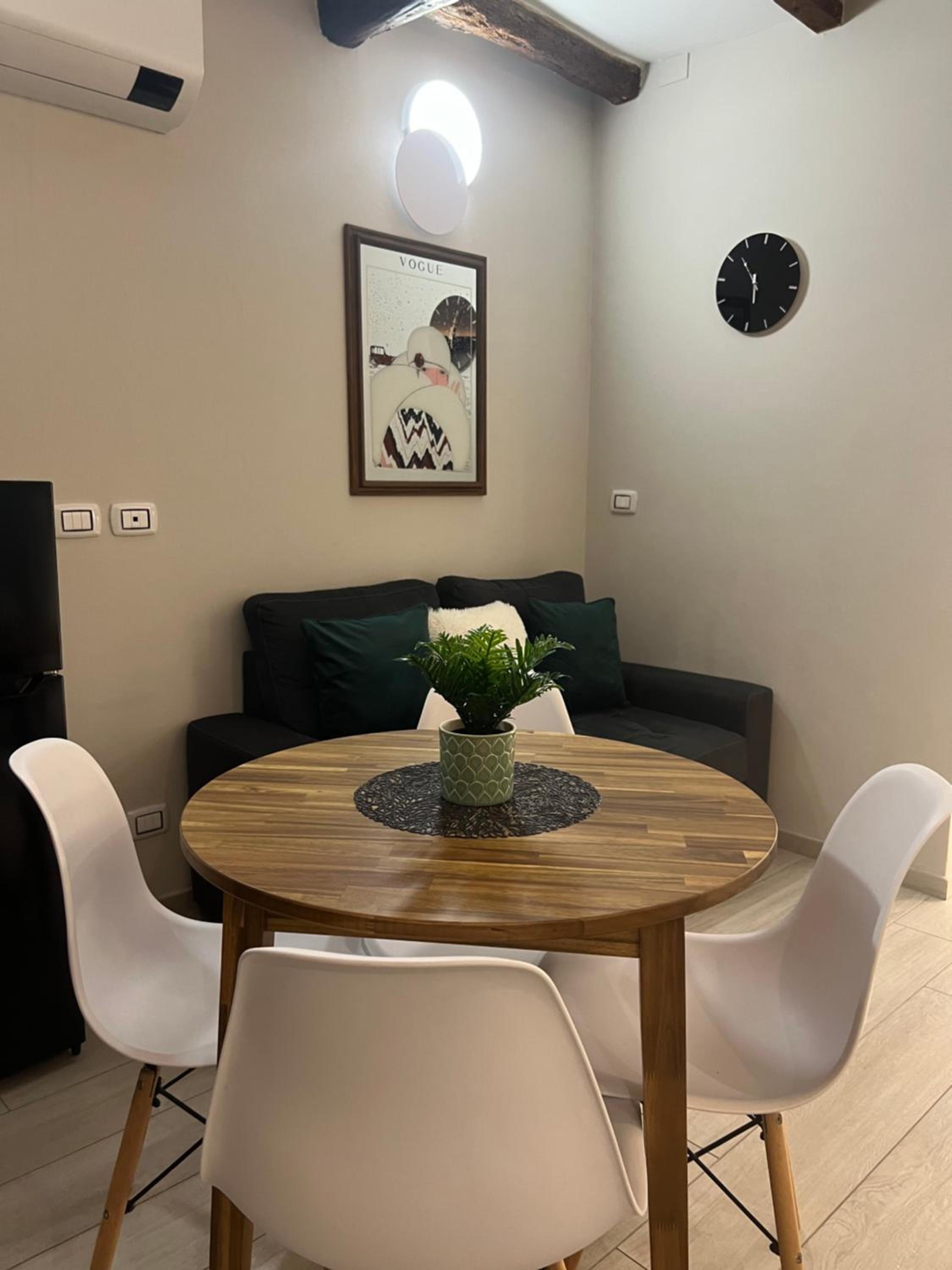One-Bedroom Apartment - Photo 11