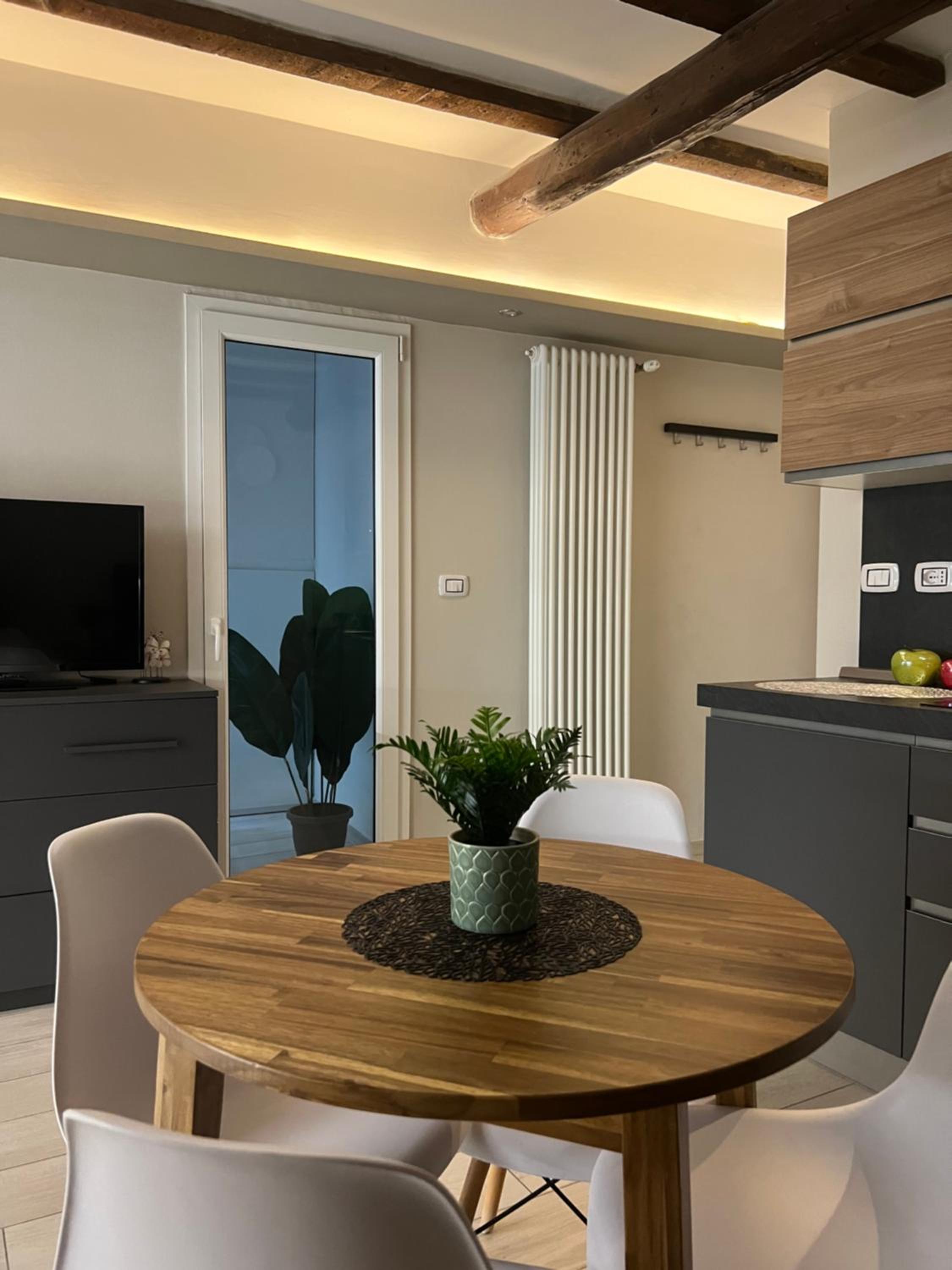 One-Bedroom Apartment - Photo 2