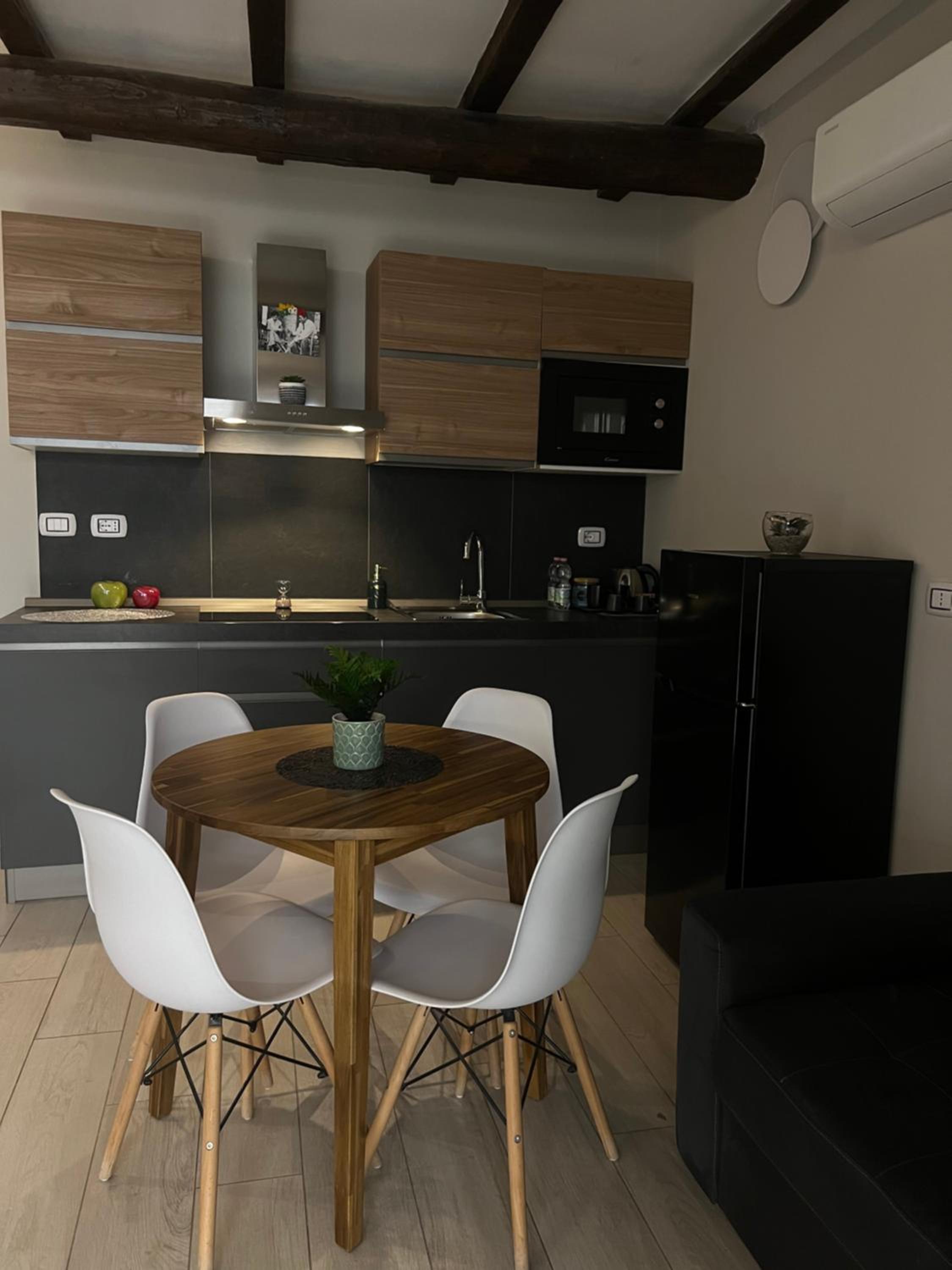 One-Bedroom Apartment - Photo 3
