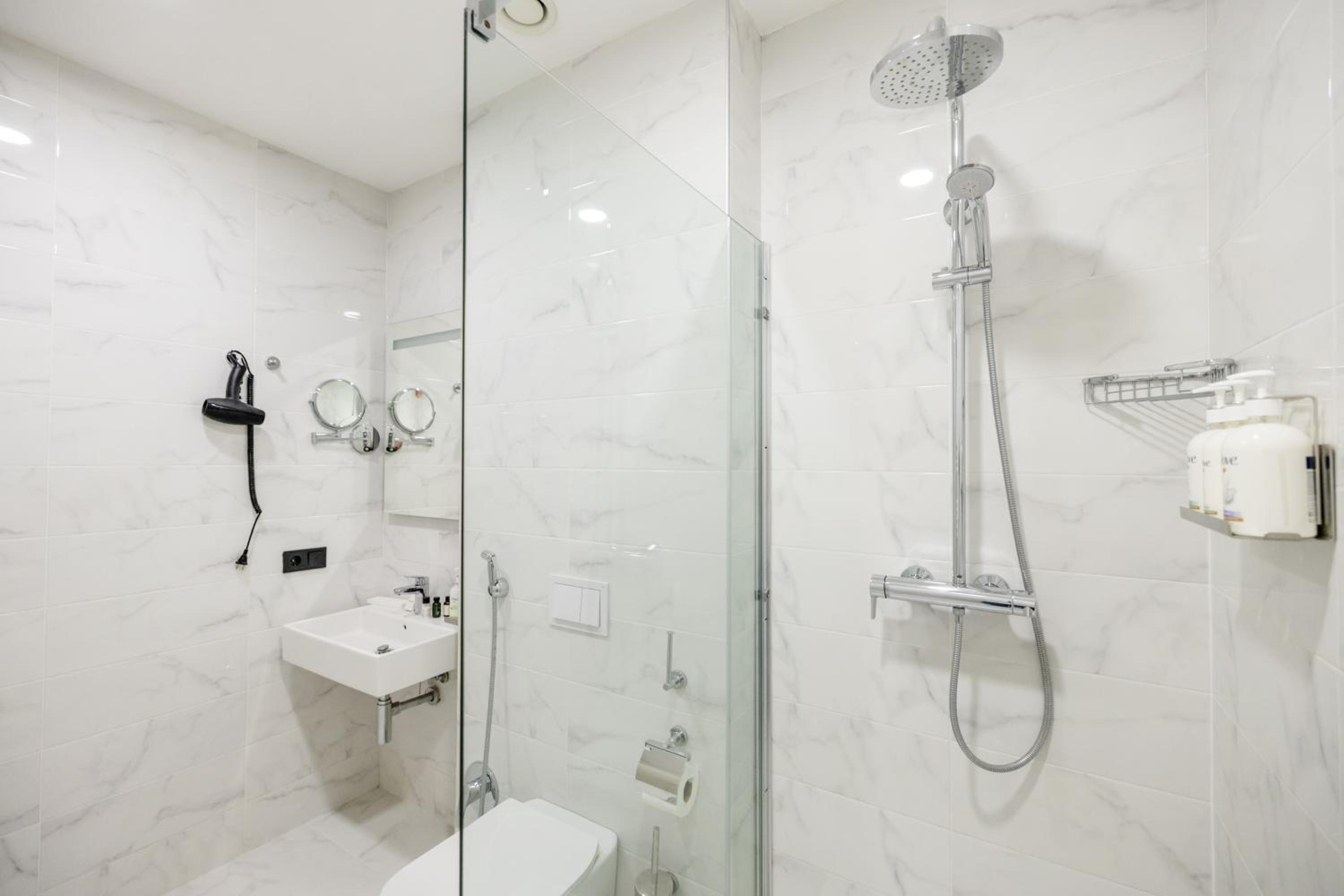 Standard Double Or Twin Room With Balcony - Photo 4
